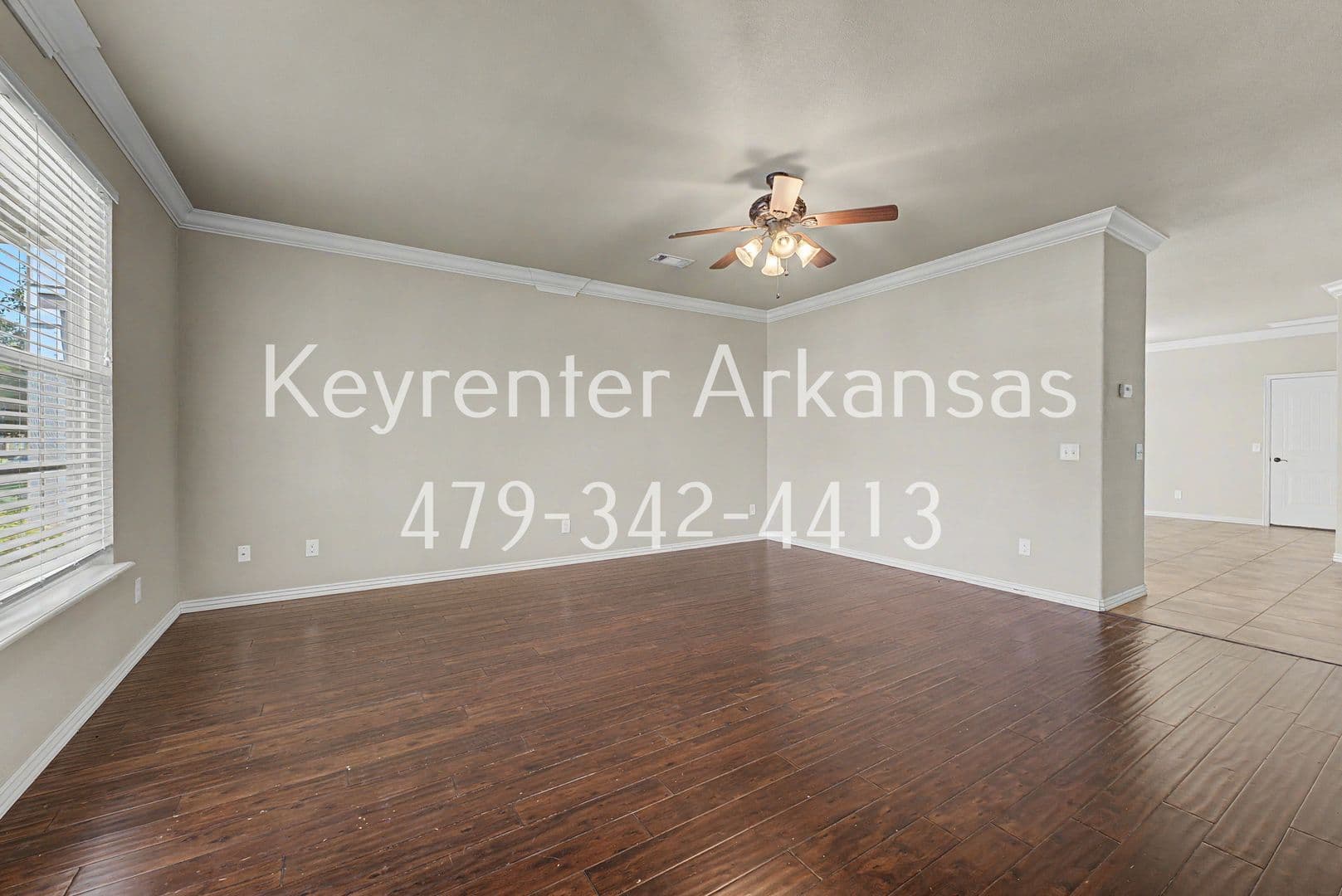 Fayetteville House: 592 N Longfellow Ln