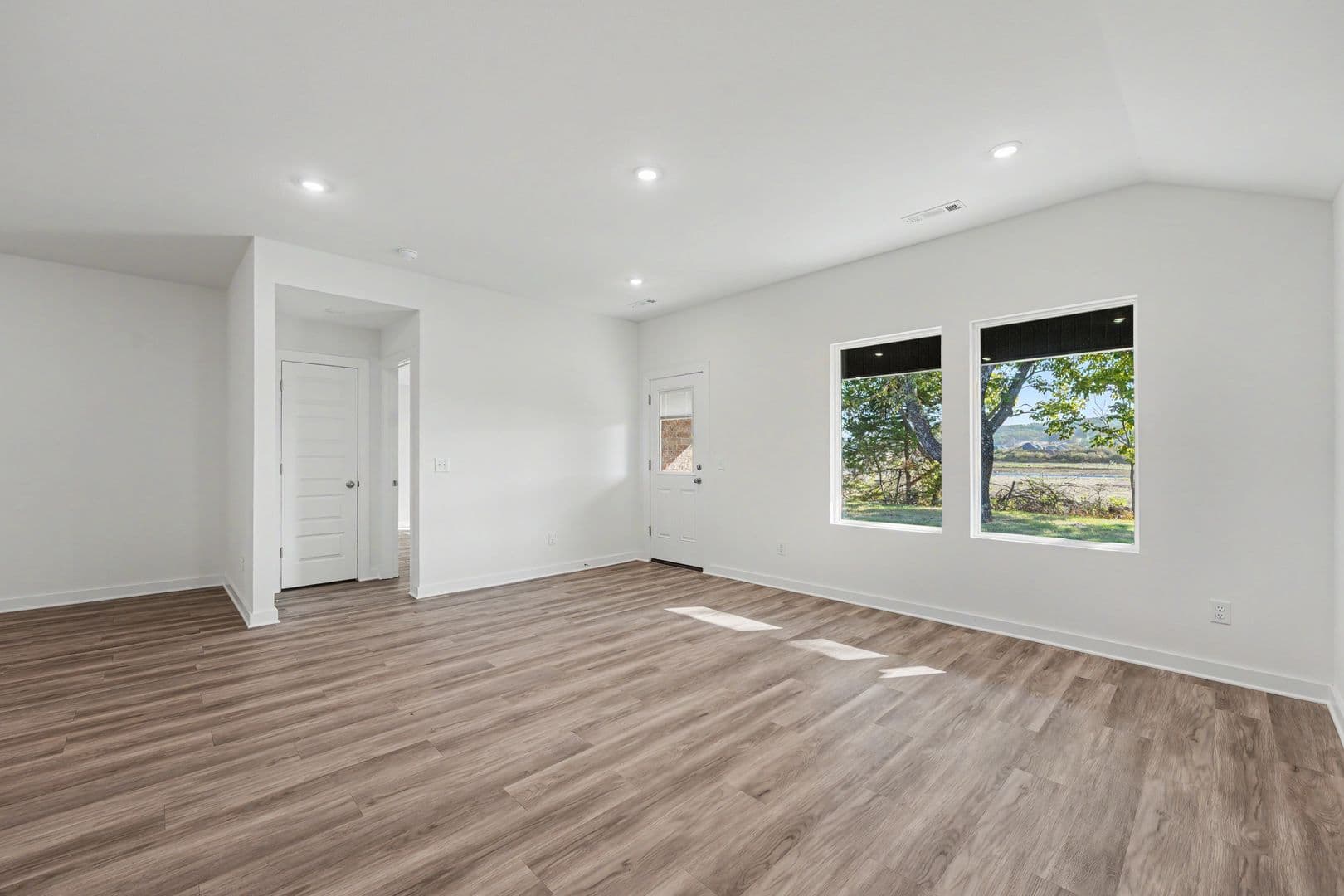 Fayetteville House: 4560 W Triangle St