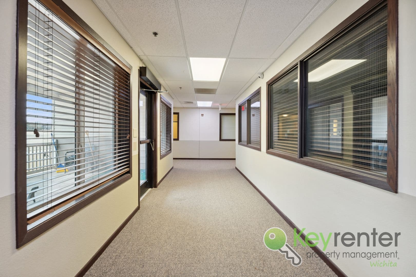 Lyons Apartment: 1411 S Douglas Ave - 110