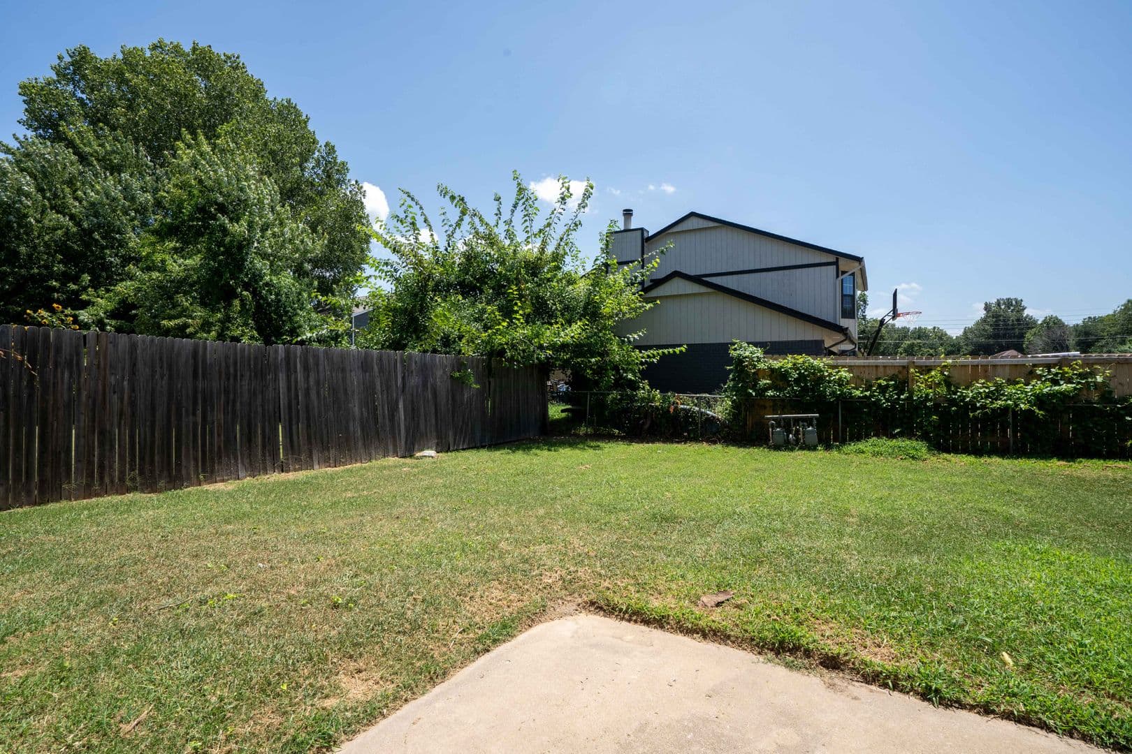 Broken Arrow Apartment: 2321 W Galveston St