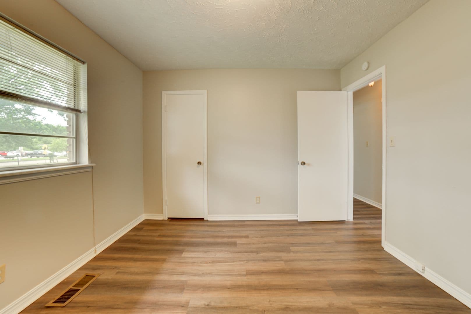 Claremore House: 1109 W 14th Pl