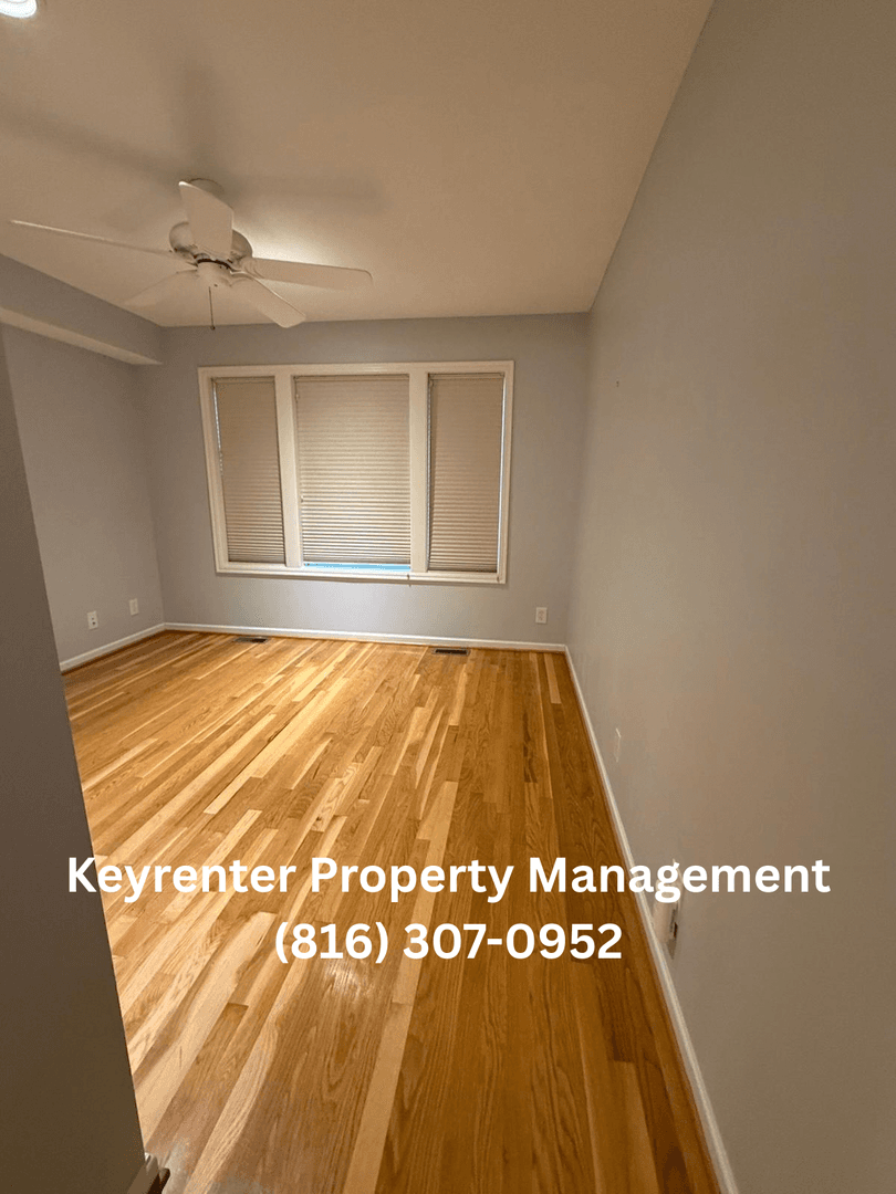 Kansas City House: 207 W 34th St