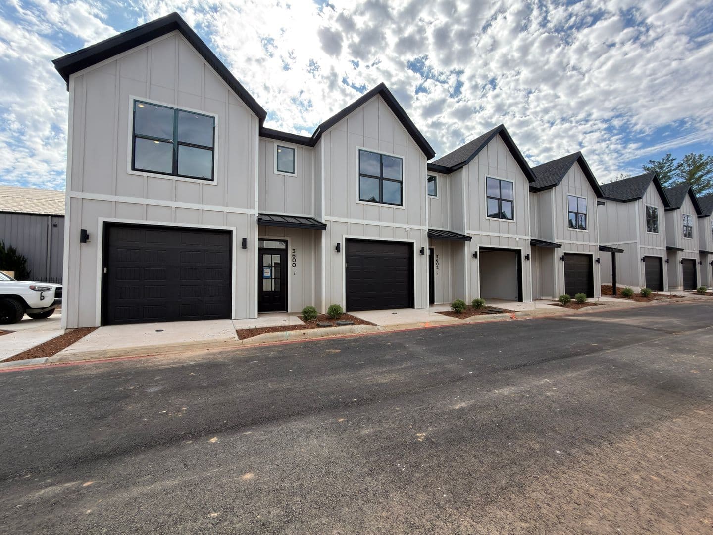Rogers Townhome: 3609 W Persimmon St
