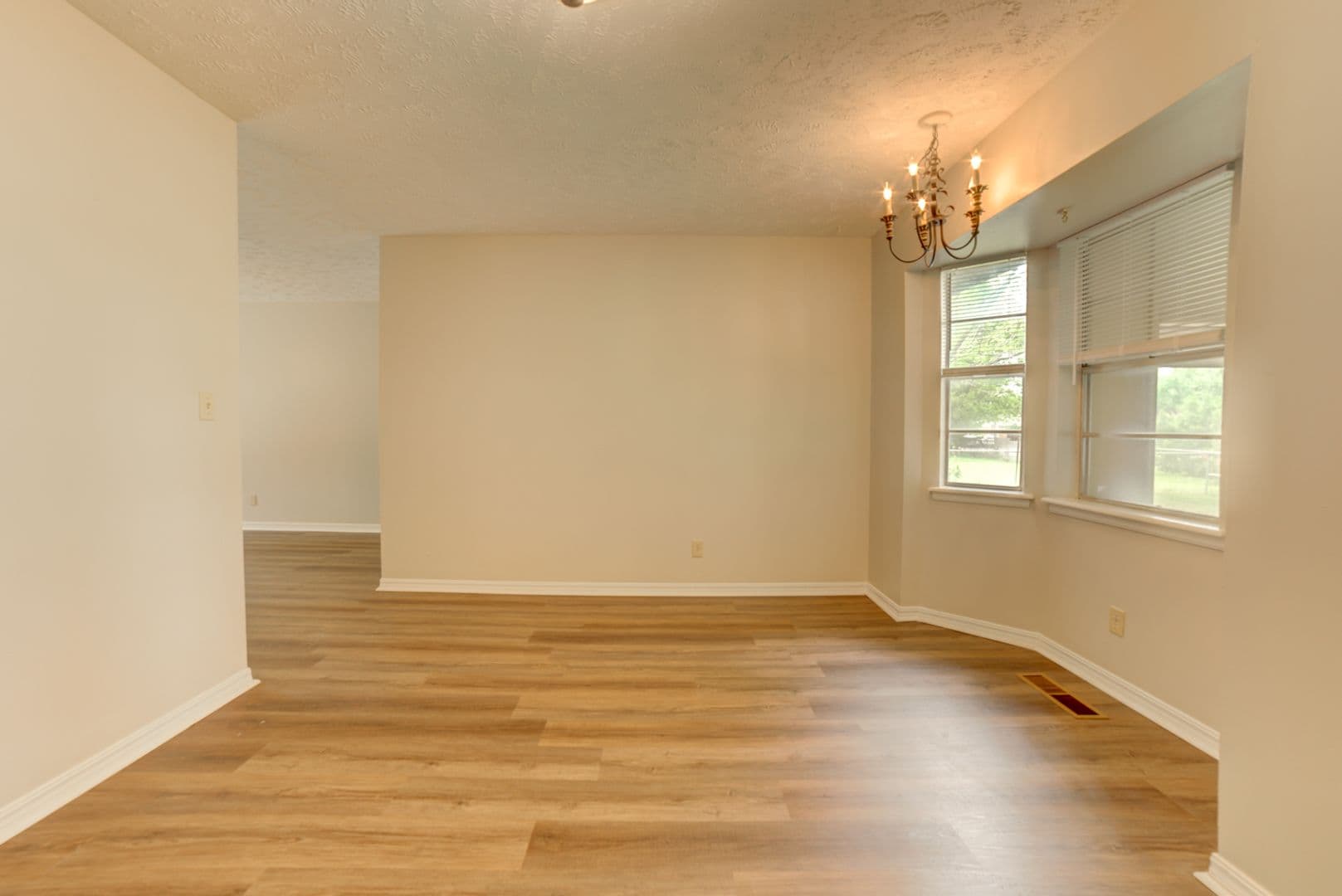 Claremore House: 1109 W 14th Pl