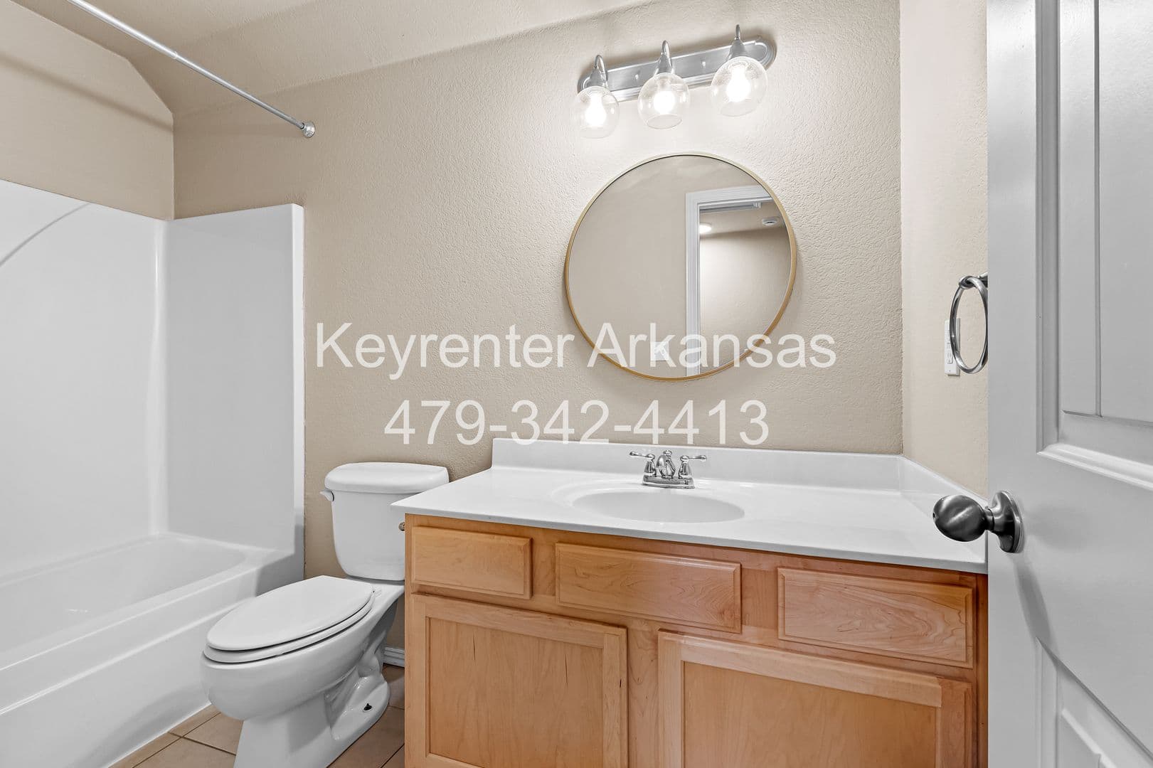 Fayetteville House: 1481 S Holland Dr