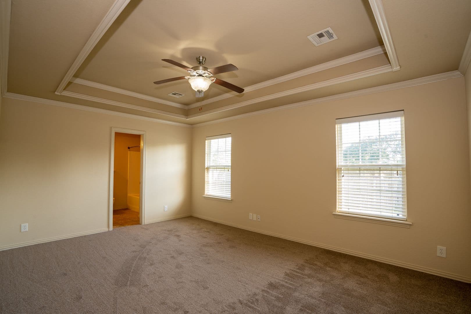 Collinsville House: 2121 W Oak St