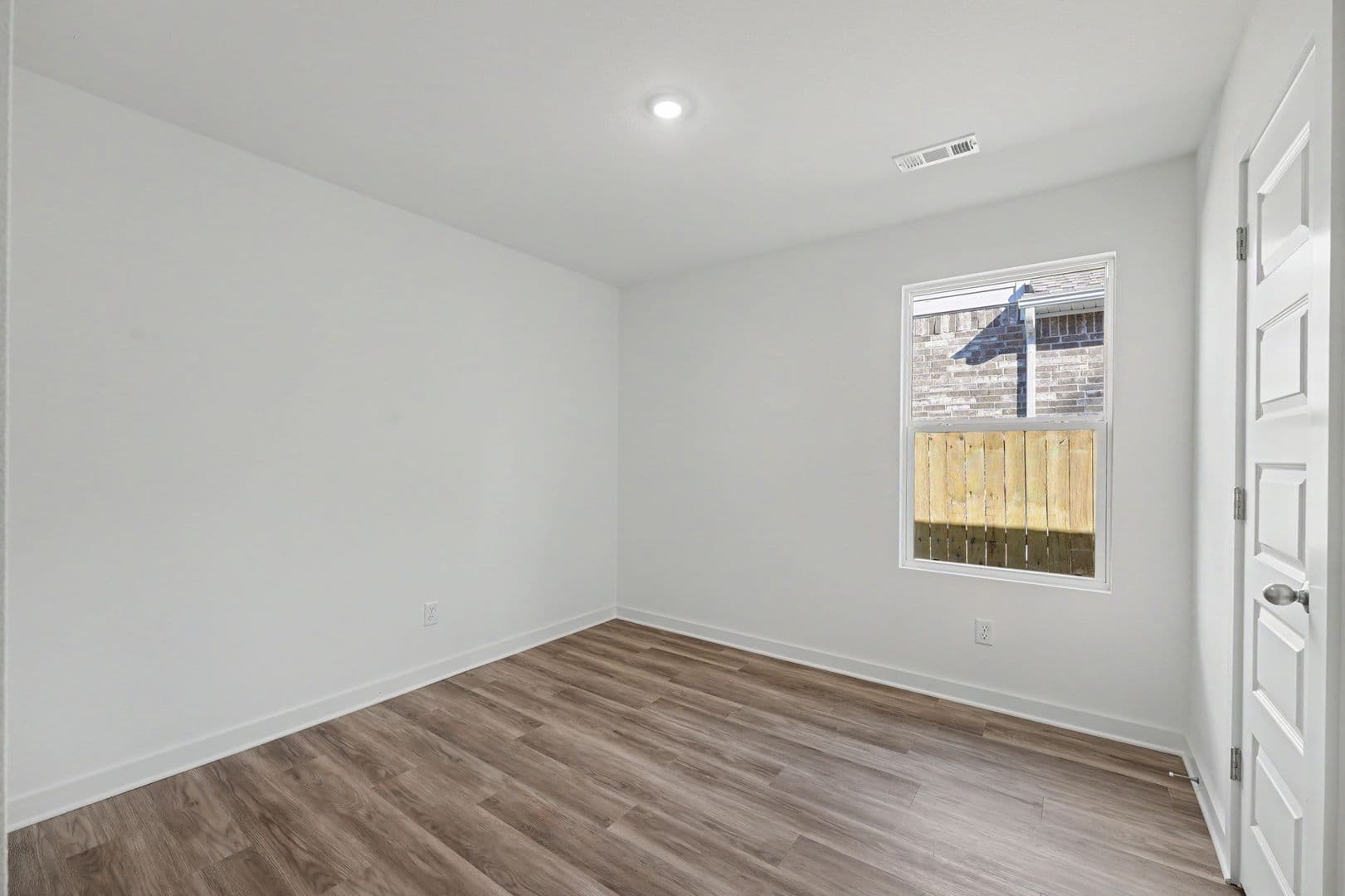 Fayetteville House: 4560 W Triangle St