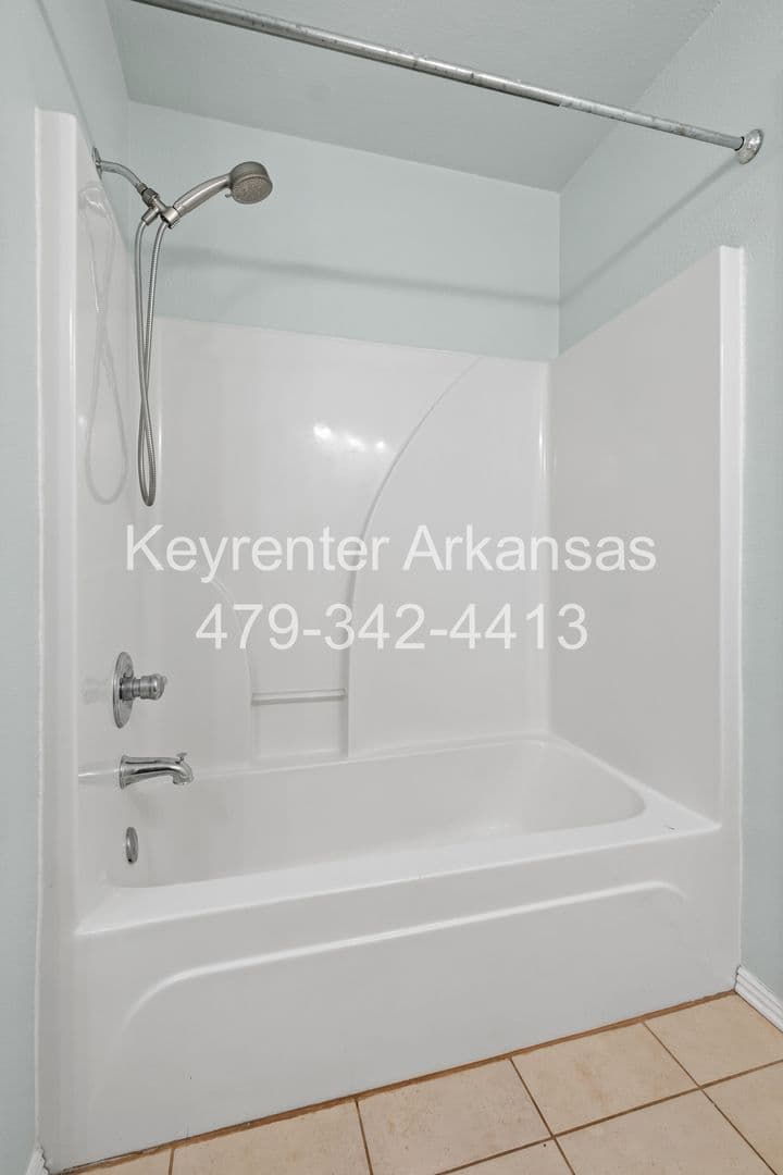 Fayetteville House: 1481 S Holland Dr