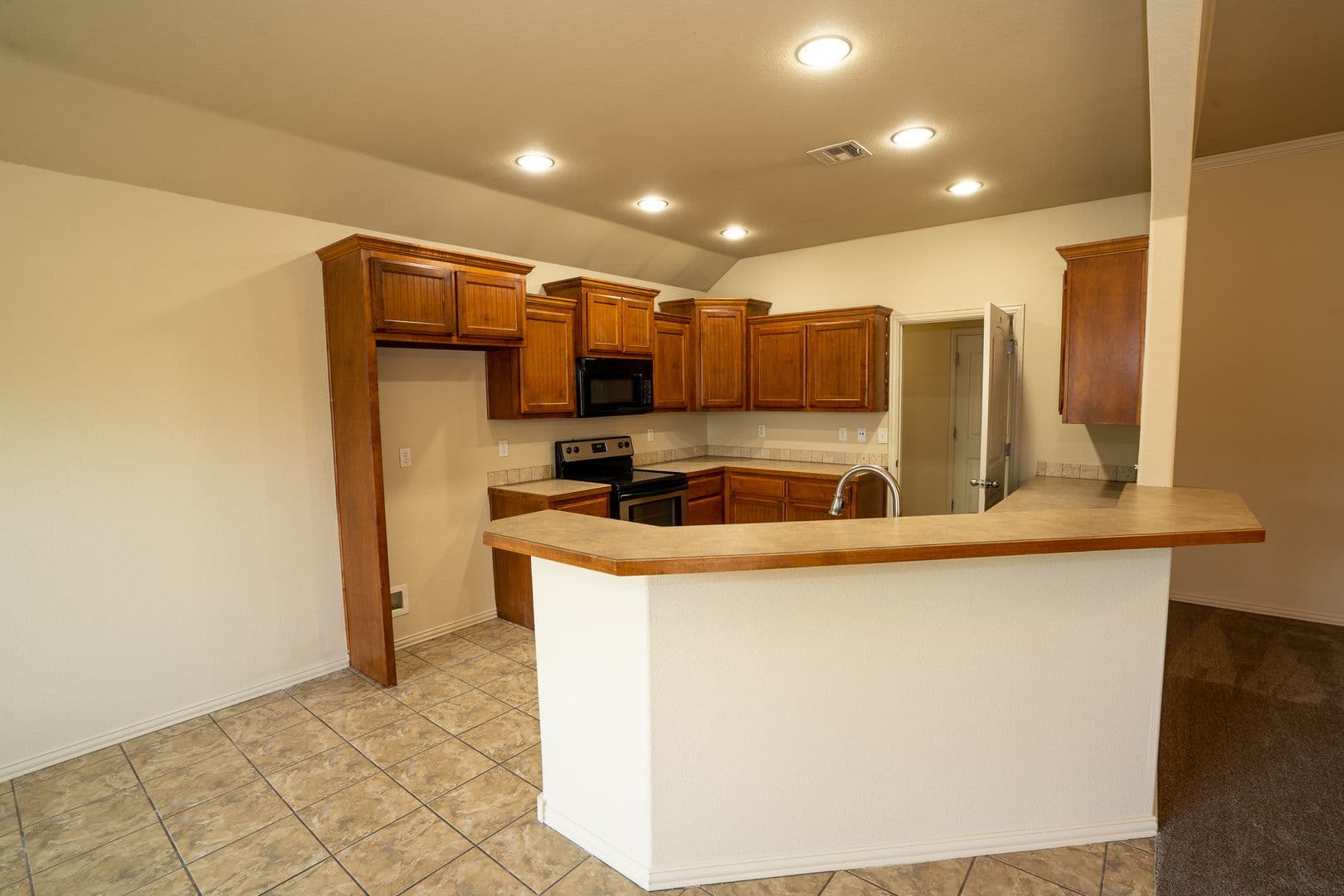 Collinsville House: 2121 W Oak St