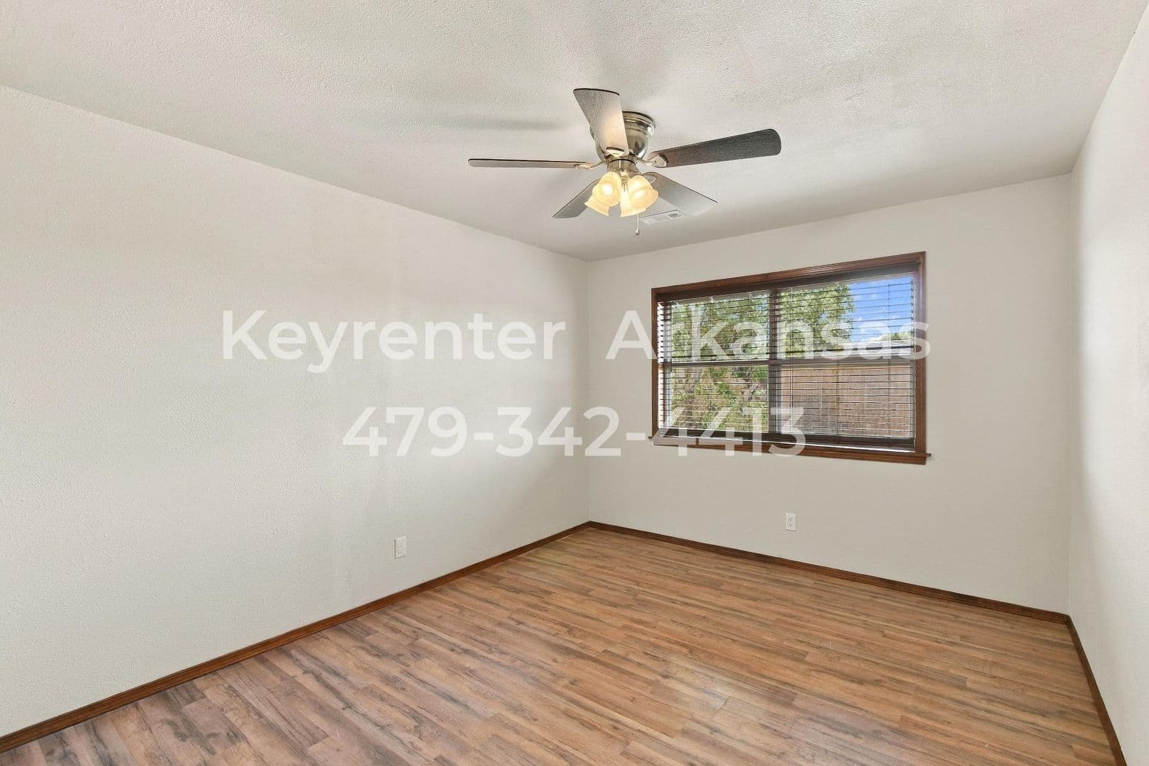 Bentonville House: 13917 Rolling Hills Rd