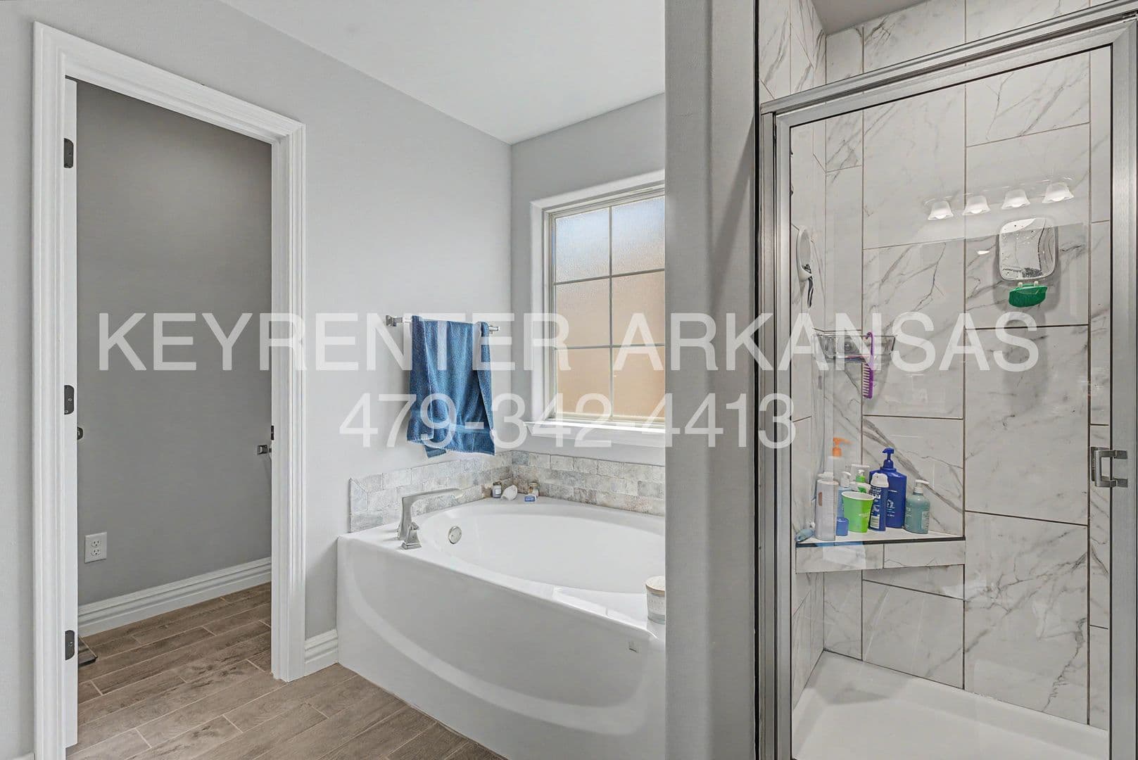 Bentonville House: 6009 NW Silas St