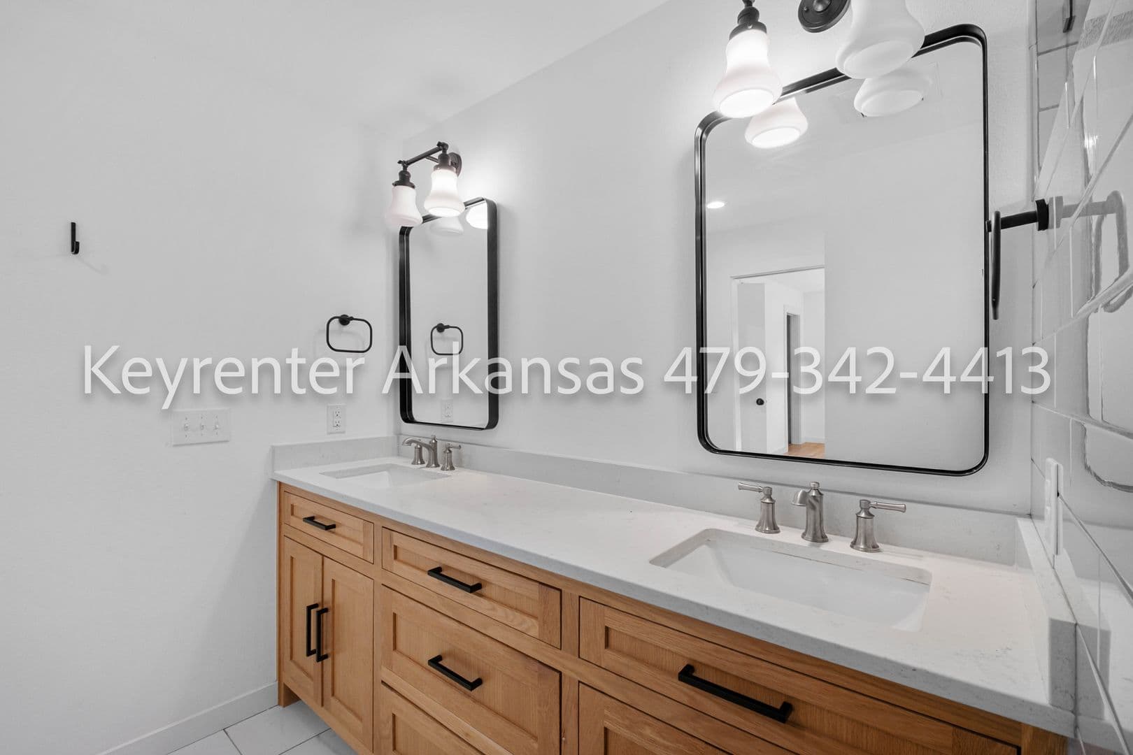 Fayetteville House: 4480 E Trough Spring Rd