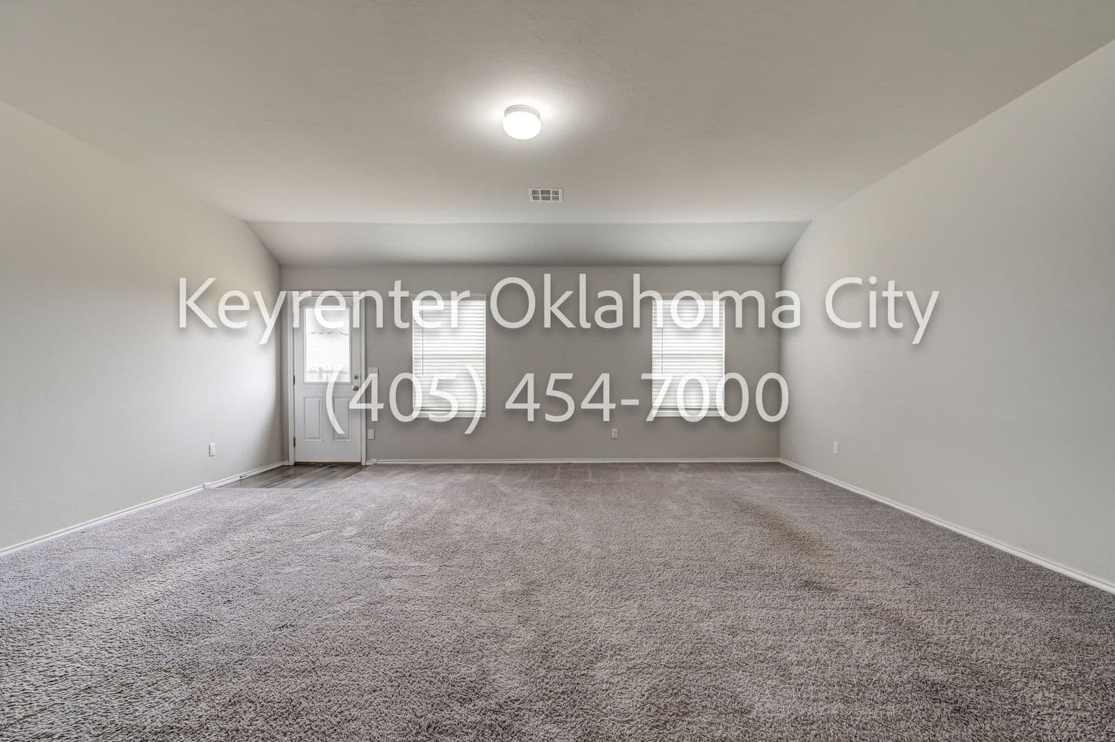 Newcastle House: 316 Karlee Ln