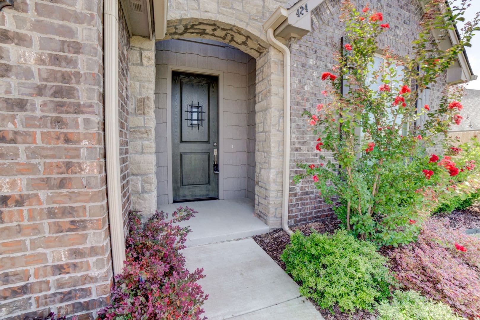 Jenks House: 424 E 129th Pl S