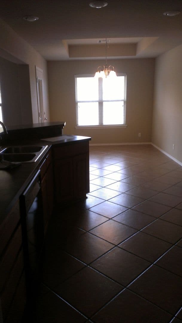 Jenks House: 2005 W 119th St S