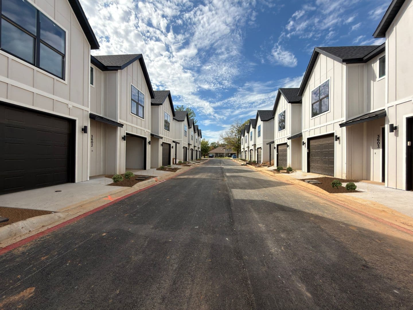 Rogers Townhome: 3600 W Persimmon St