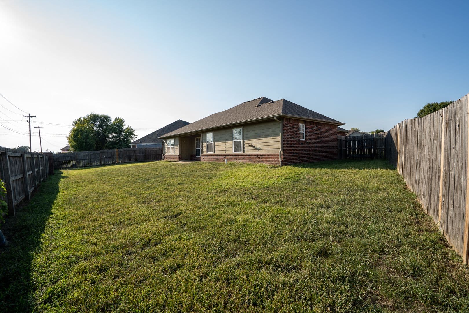 Collinsville House: 2121 W Oak St