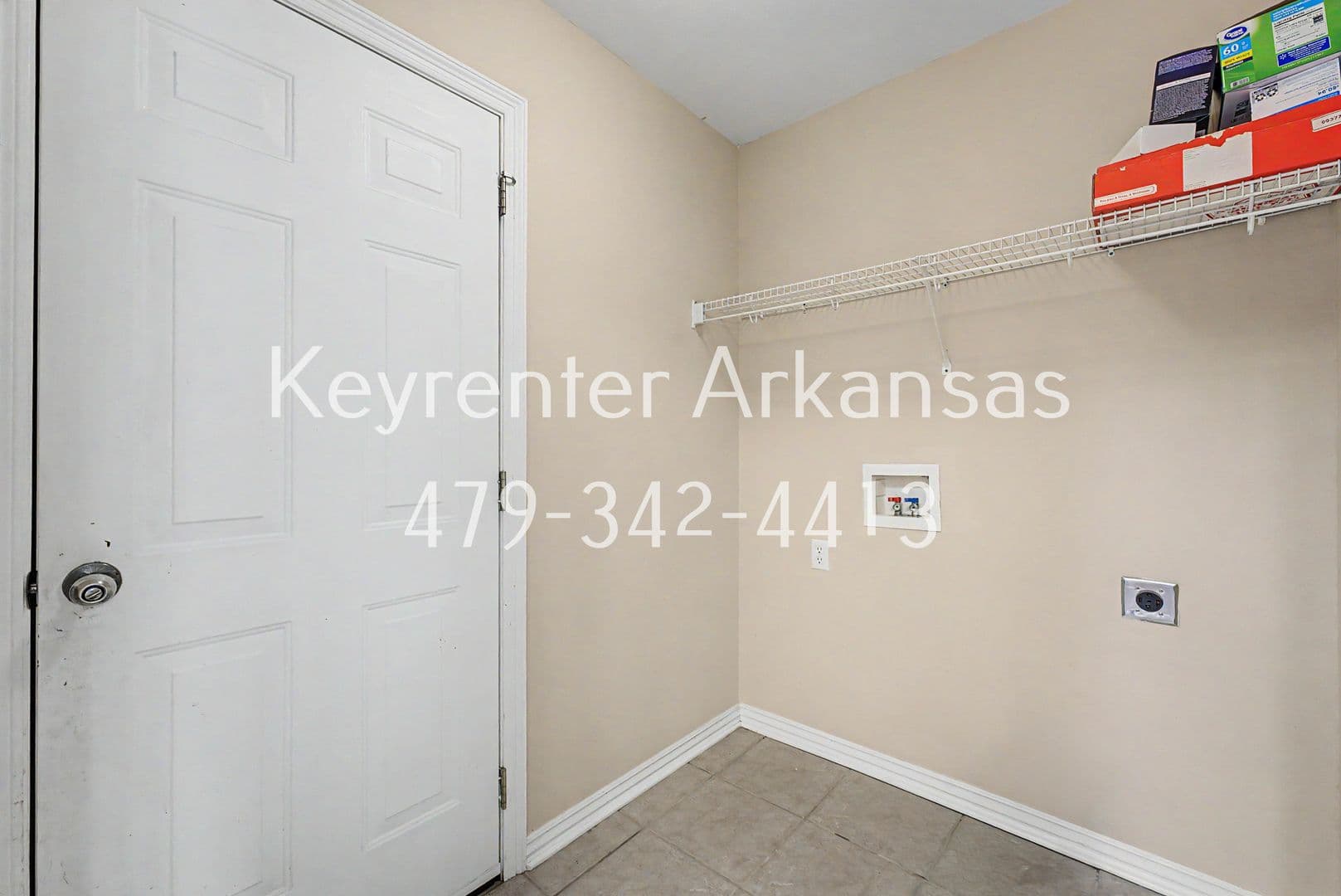 Bentonville House: 3801 SW Carriageway