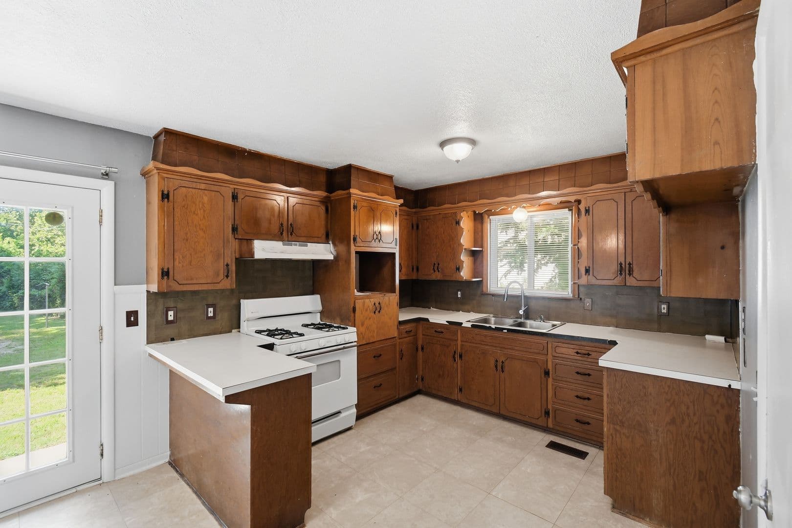 Tulsa House: 2014 E 49th St N