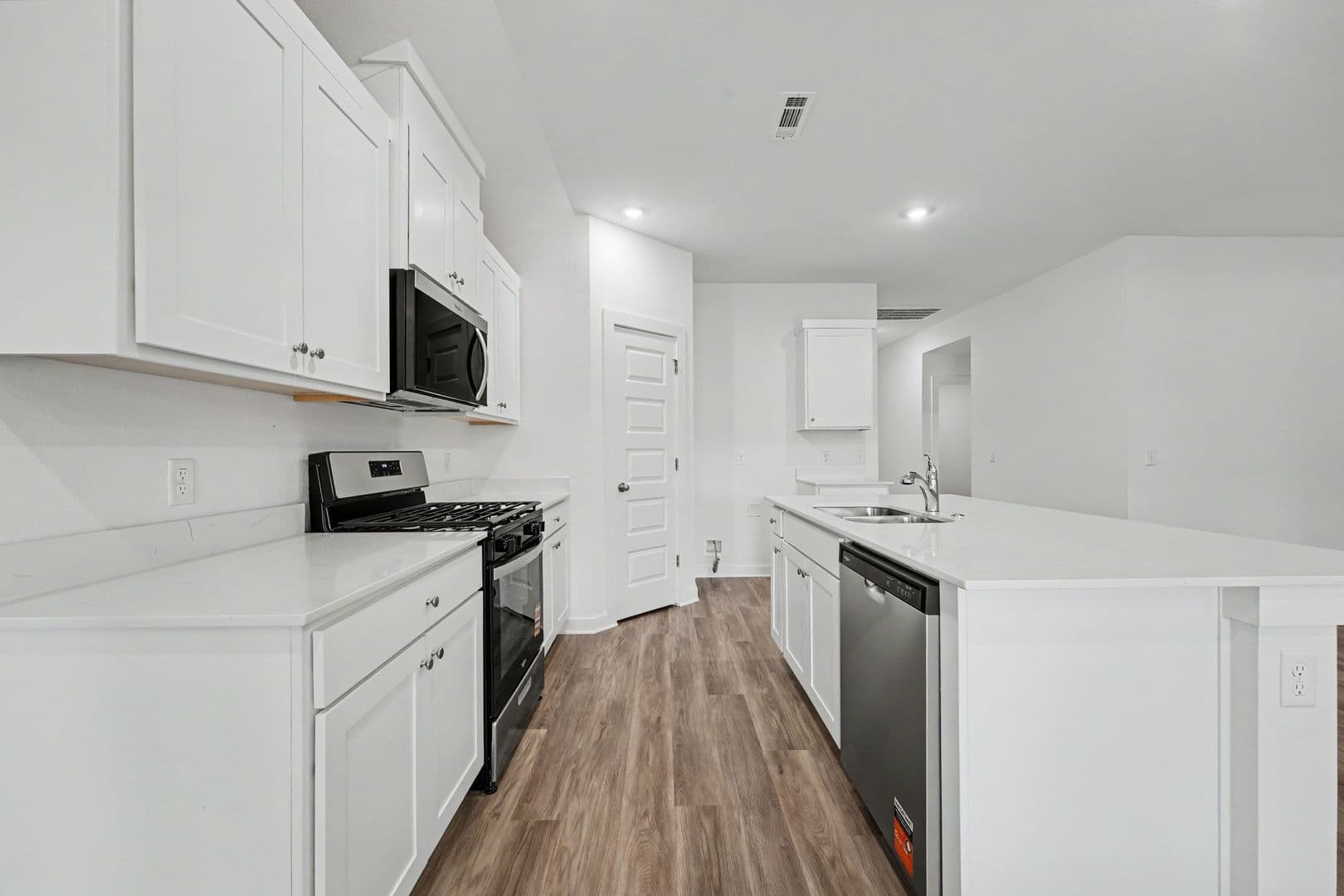 Fayetteville House: 4560 W Triangle St