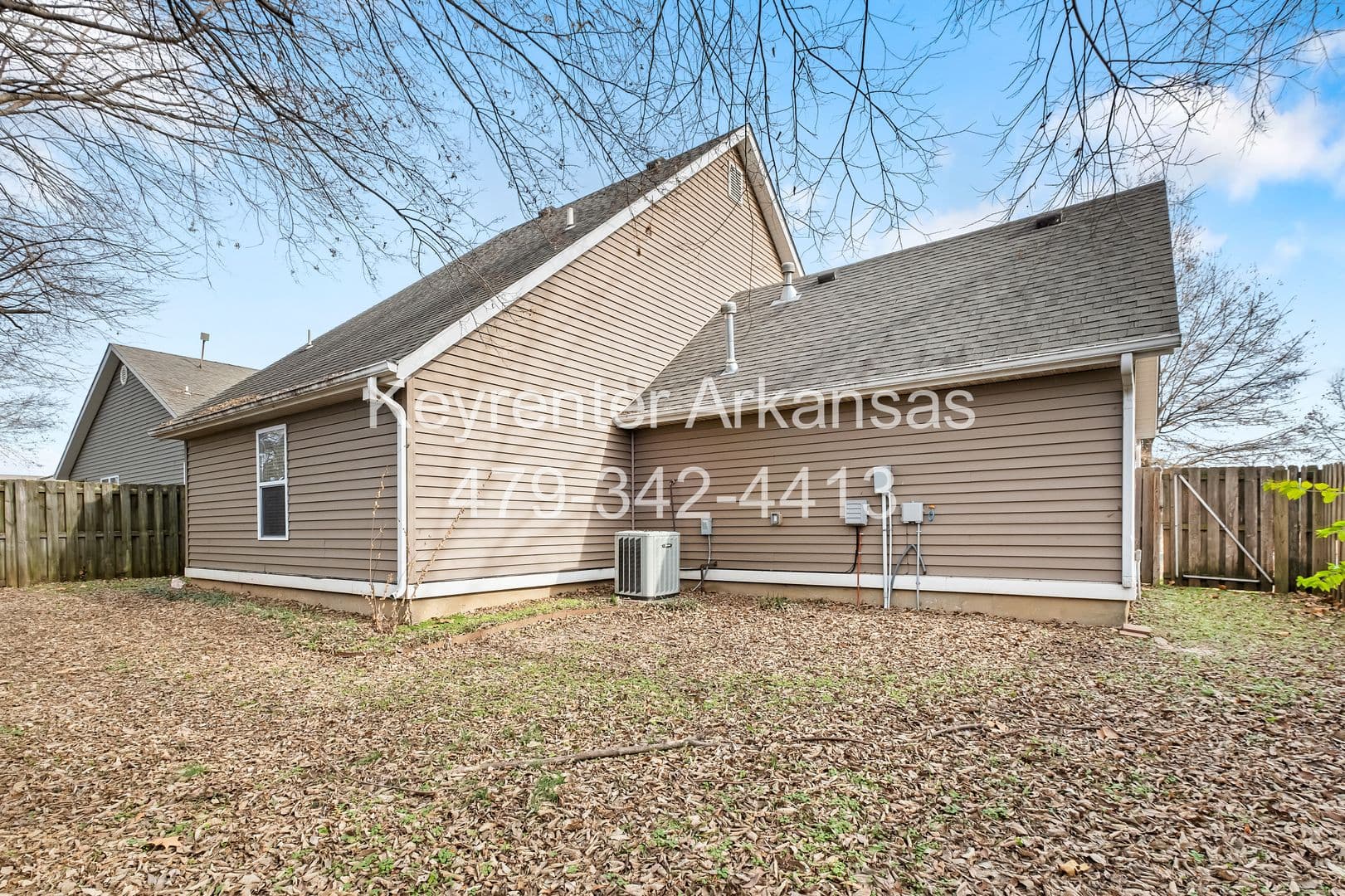 Fayetteville House: 1481 S Holland Dr