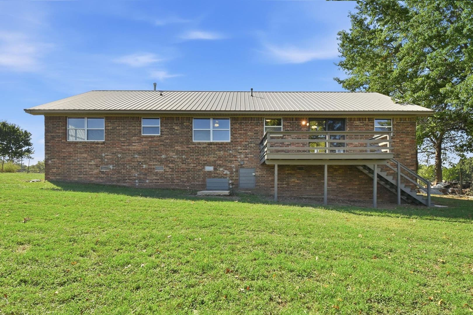 Bentonville House: 13917 Rolling Hills Rd