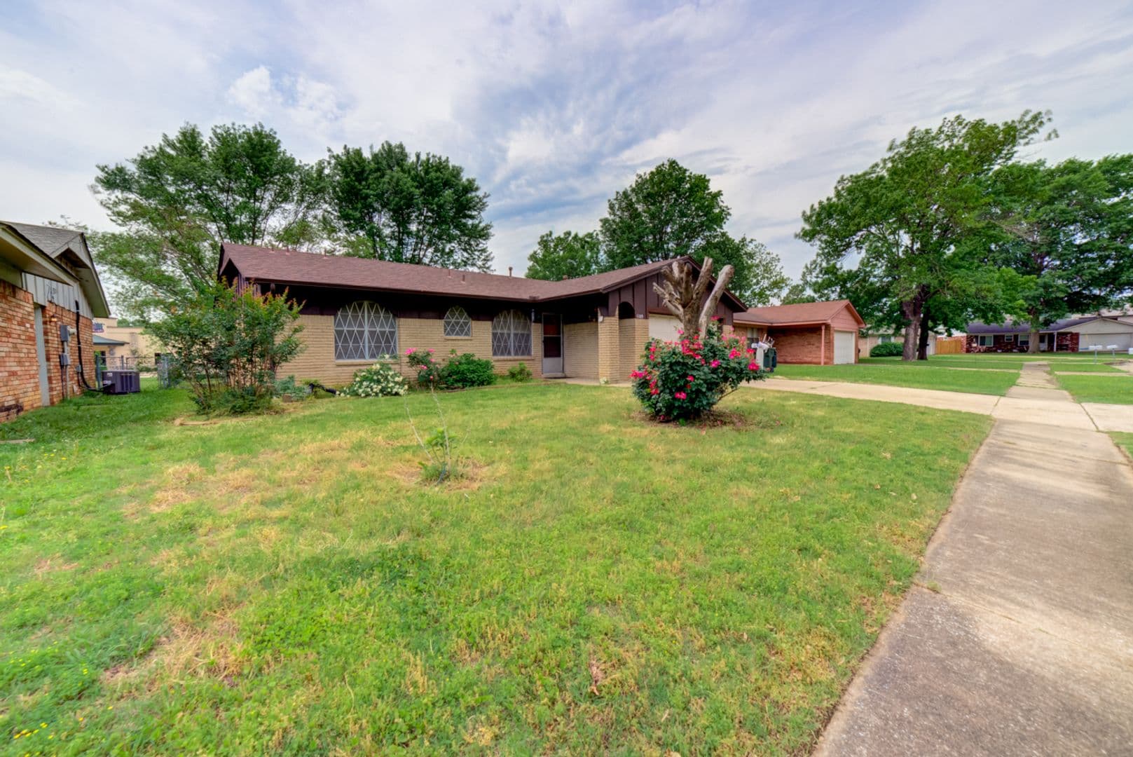 Claremore House: 1109 W 14th Pl