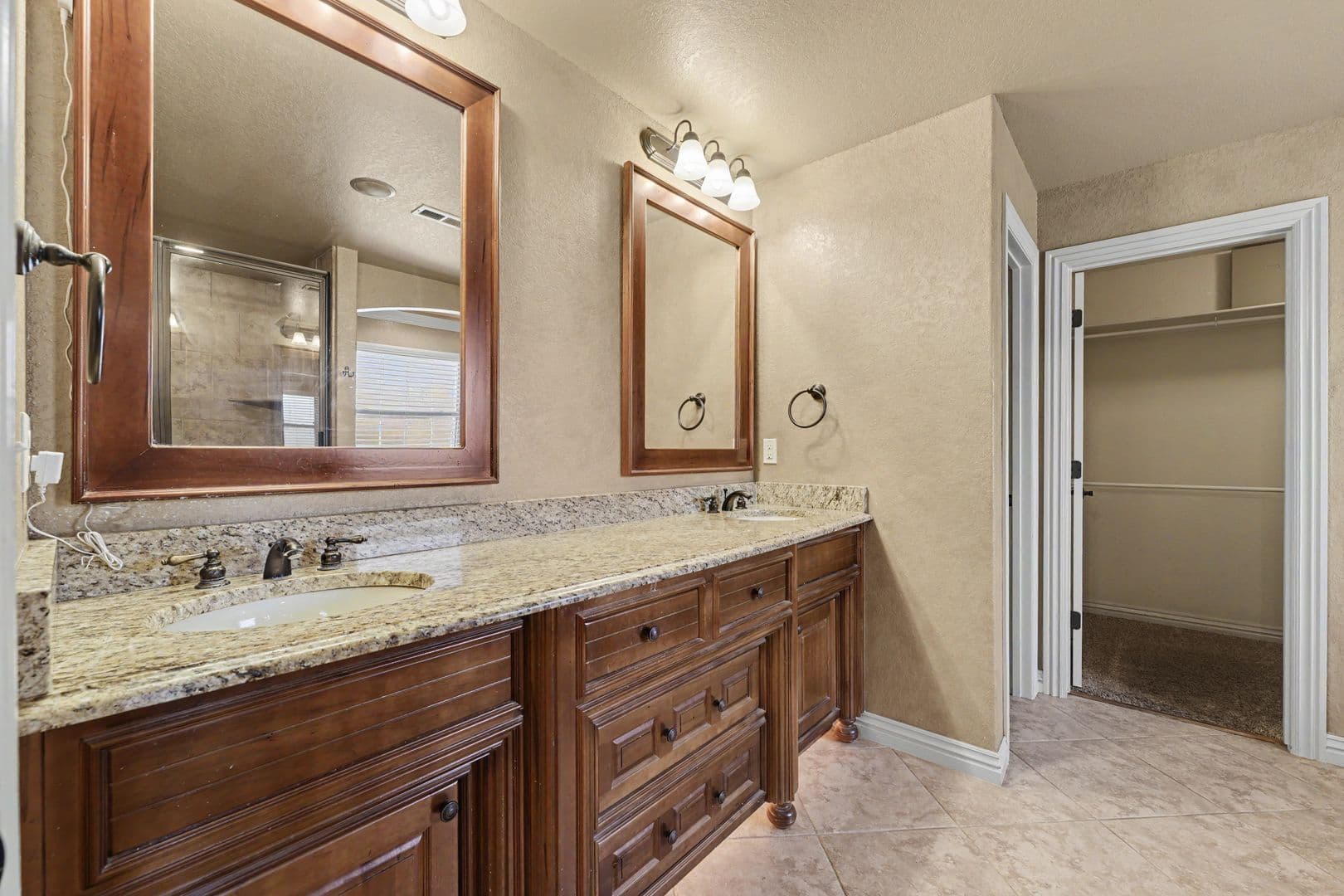Bentonville House: 4005 SW Grace Farms Rd