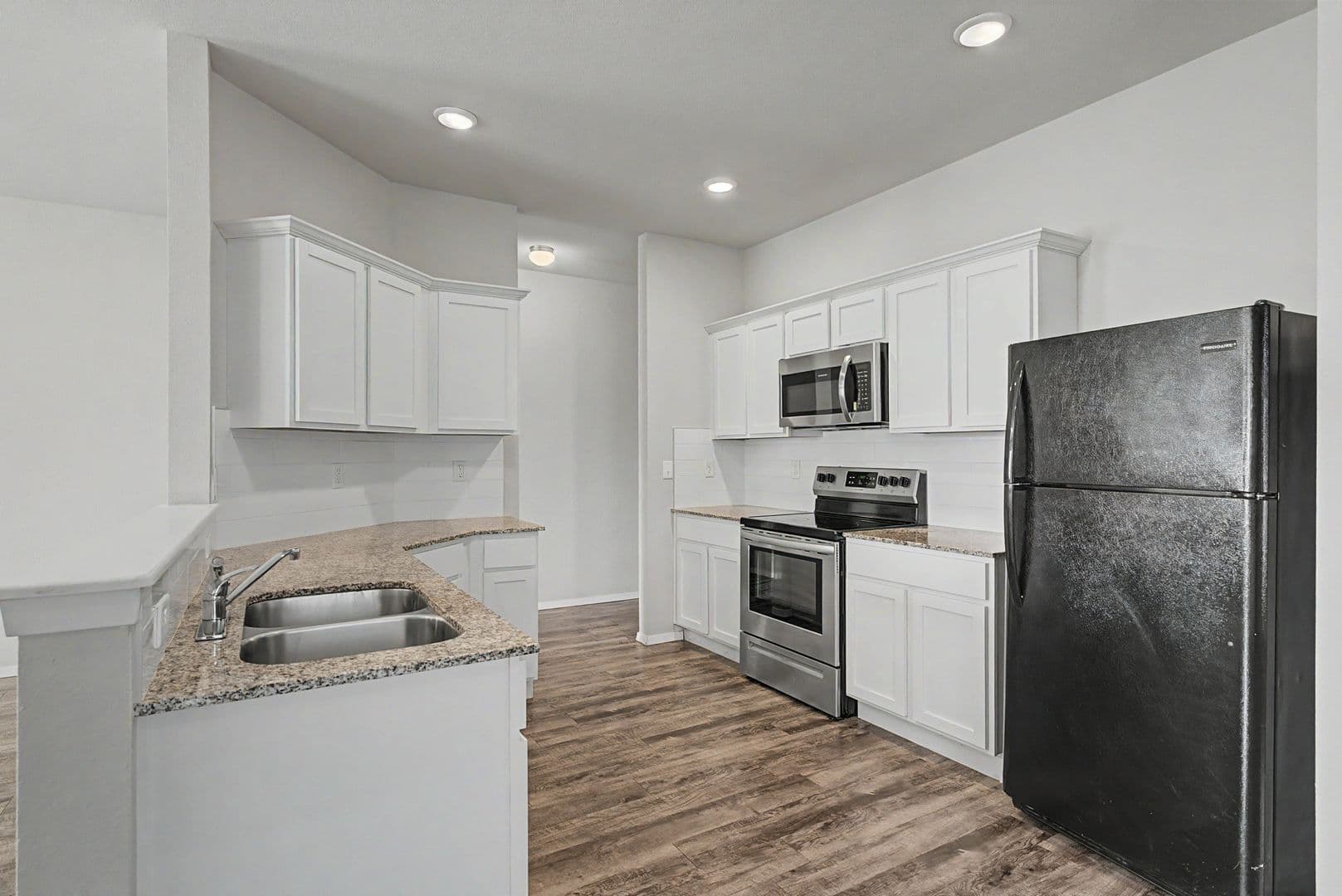 Fayetteville House: 1236 S Nighthawk