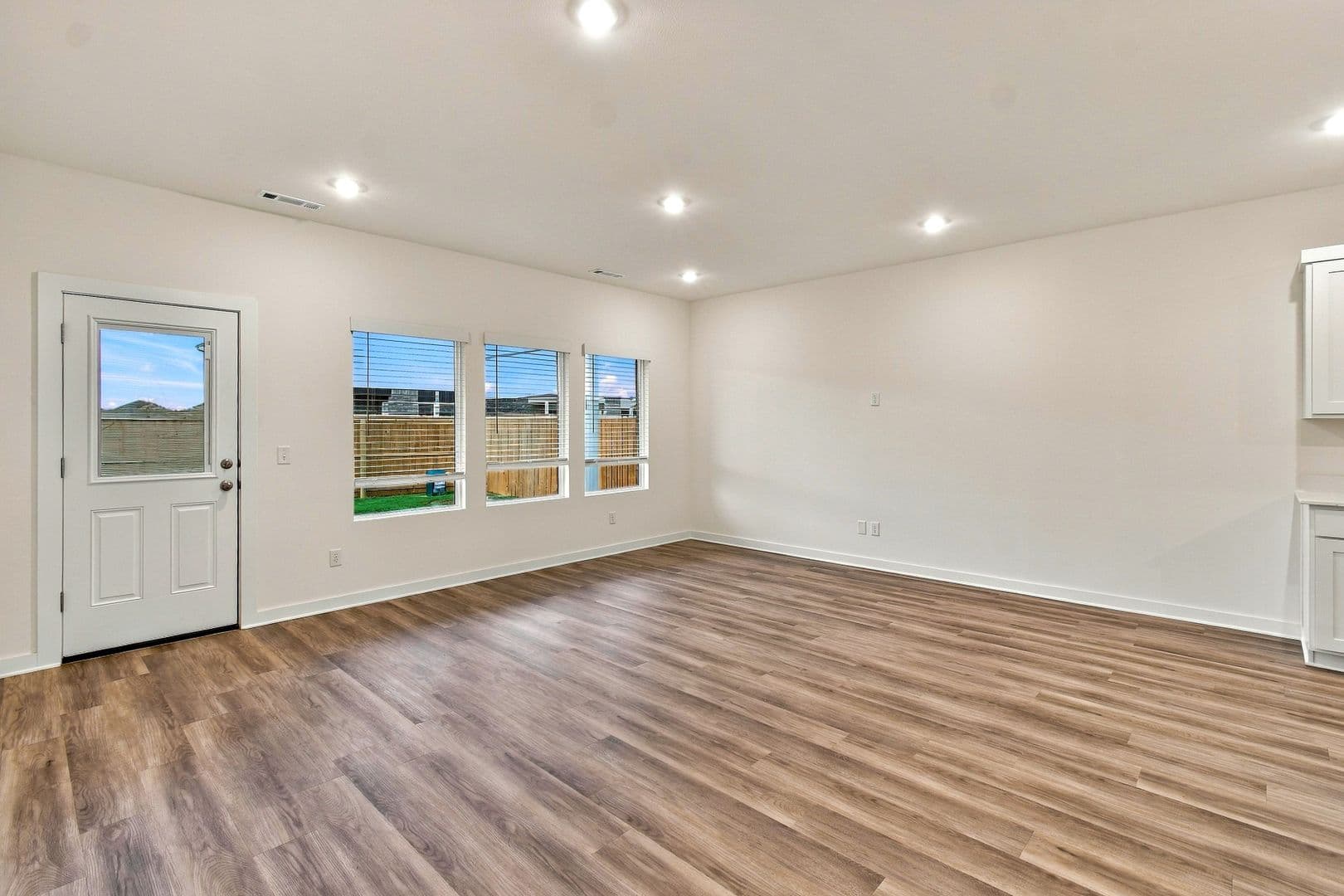 Fayetteville House: 612 S Neon Ave