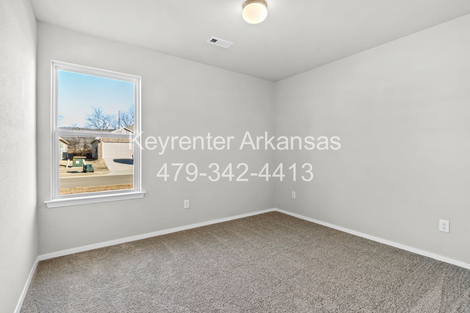 Fayetteville House: 846 E Sparrow Way