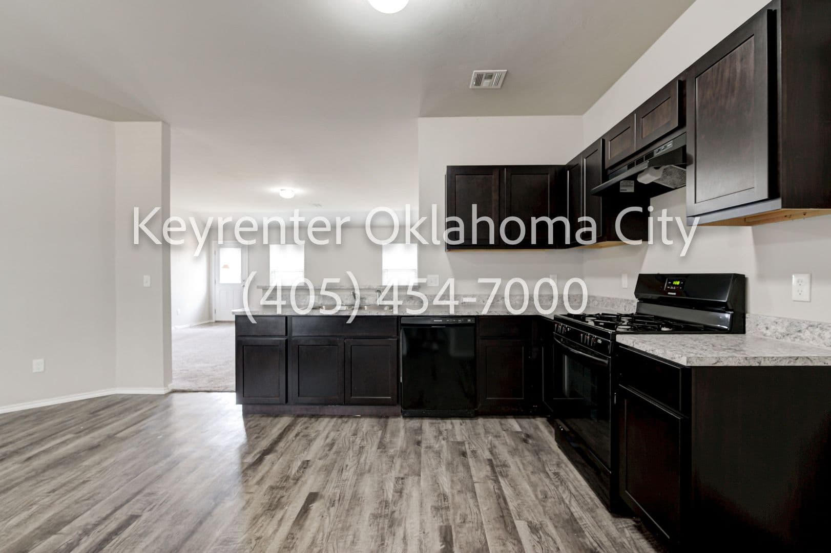 Newcastle House: 316 Karlee Ln