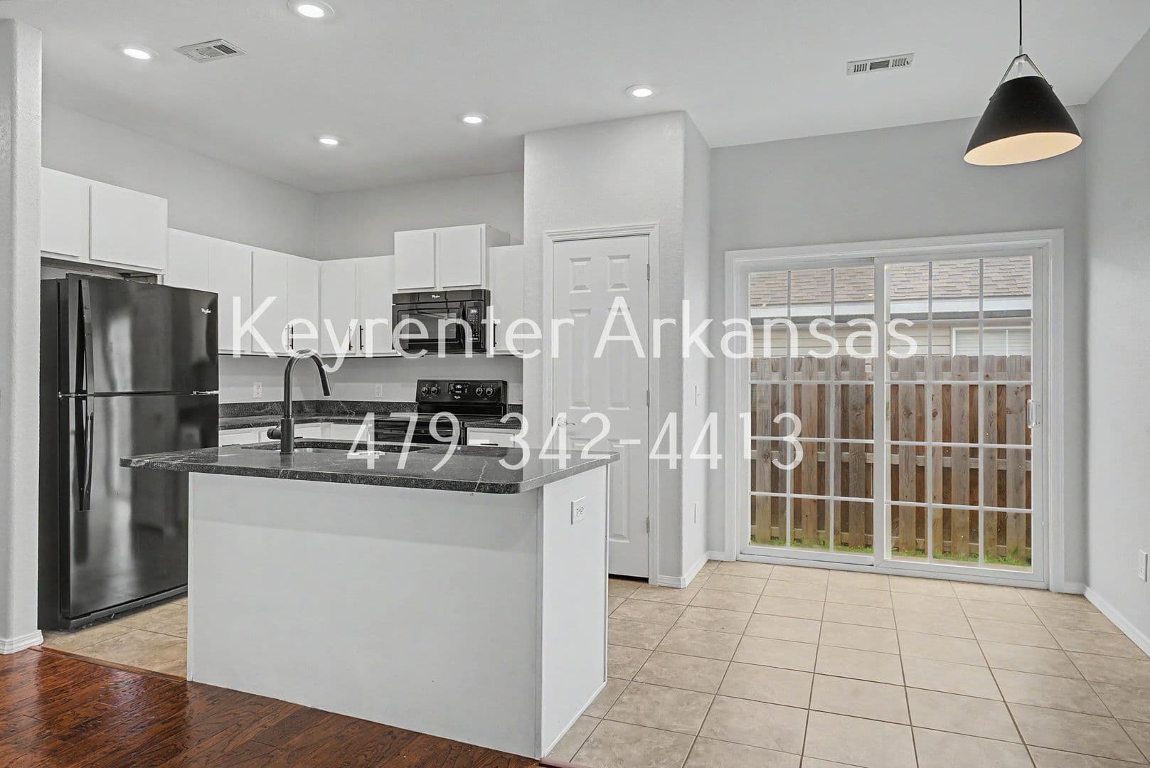 Fayetteville House: 4435 W Pecan St