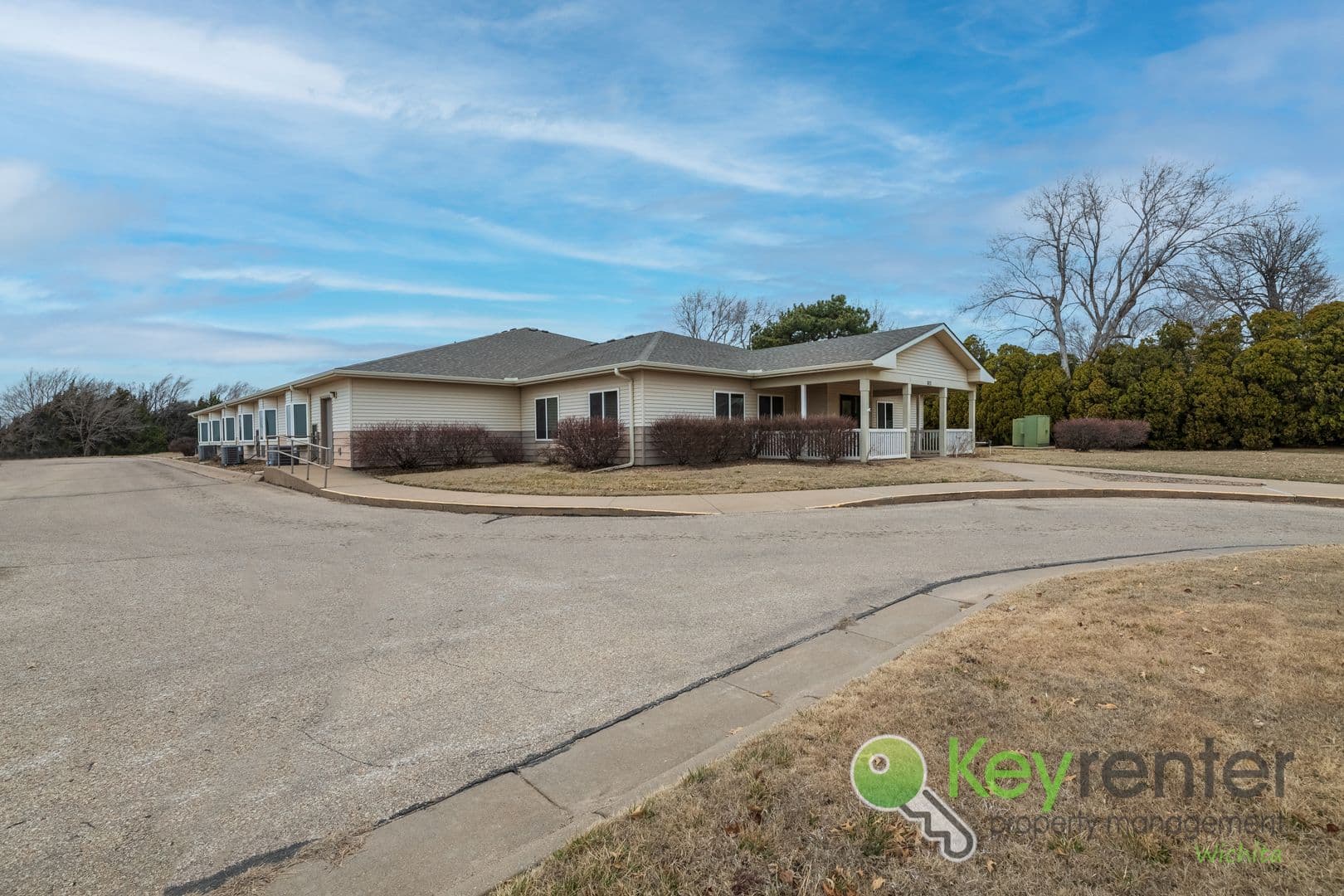 Lyons Apartment: 1411 S Douglas Ave