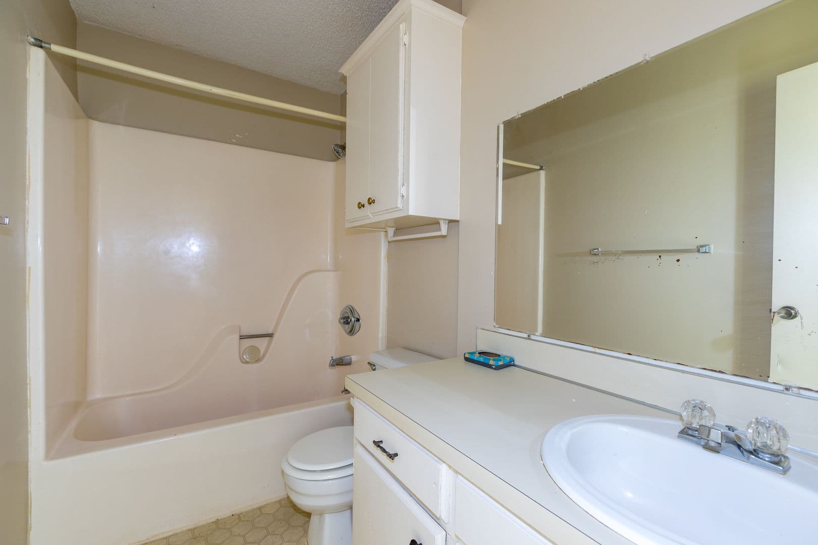 Claremore Apartment: 1421 W Lillian St