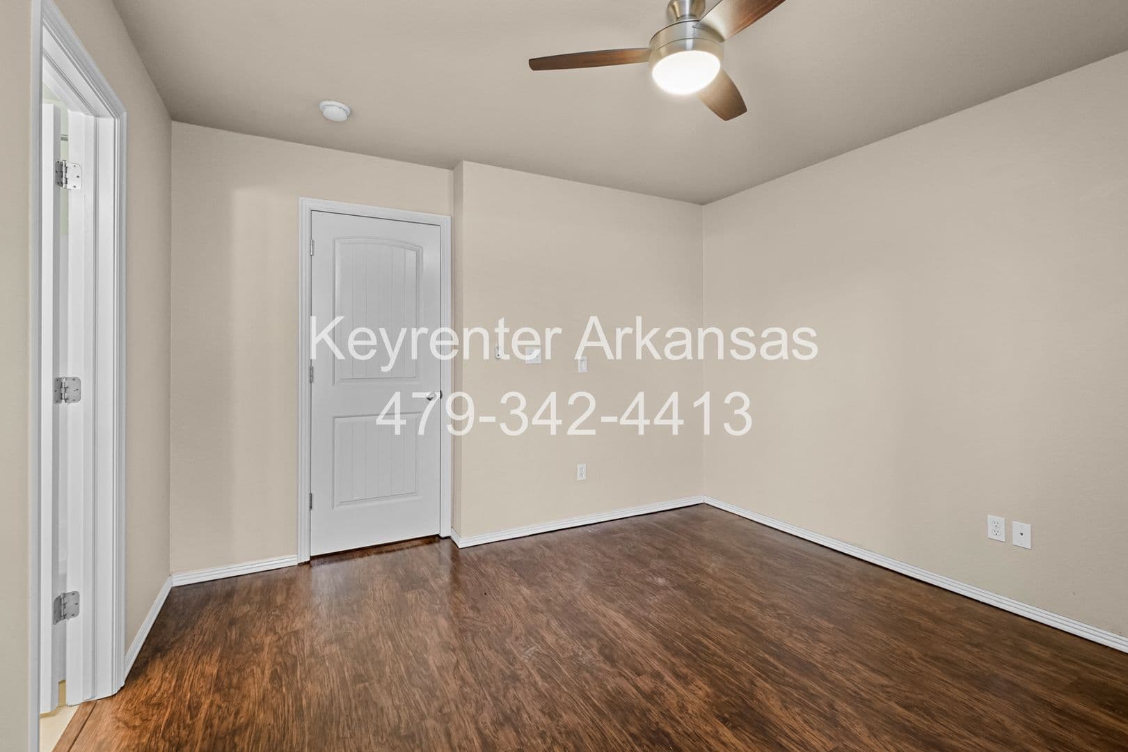 Fayetteville House: 1481 S Holland Dr