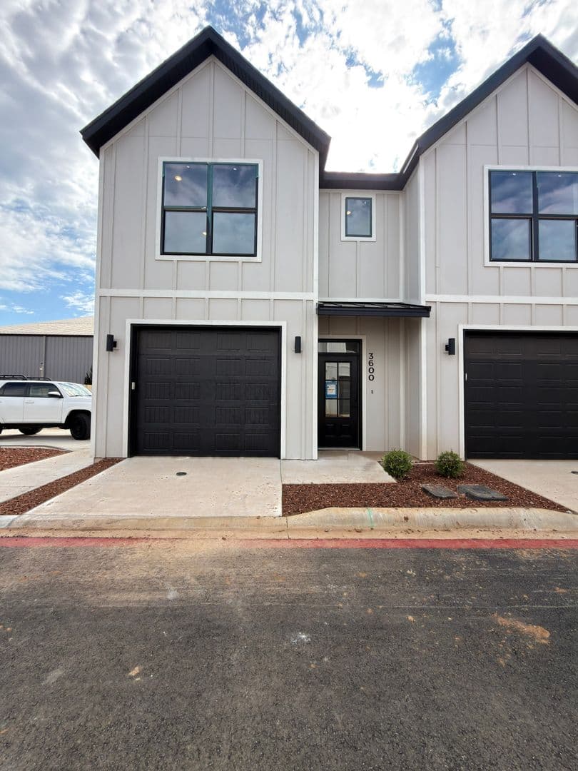 Rogers Townhome: 3602 W Persimmon St