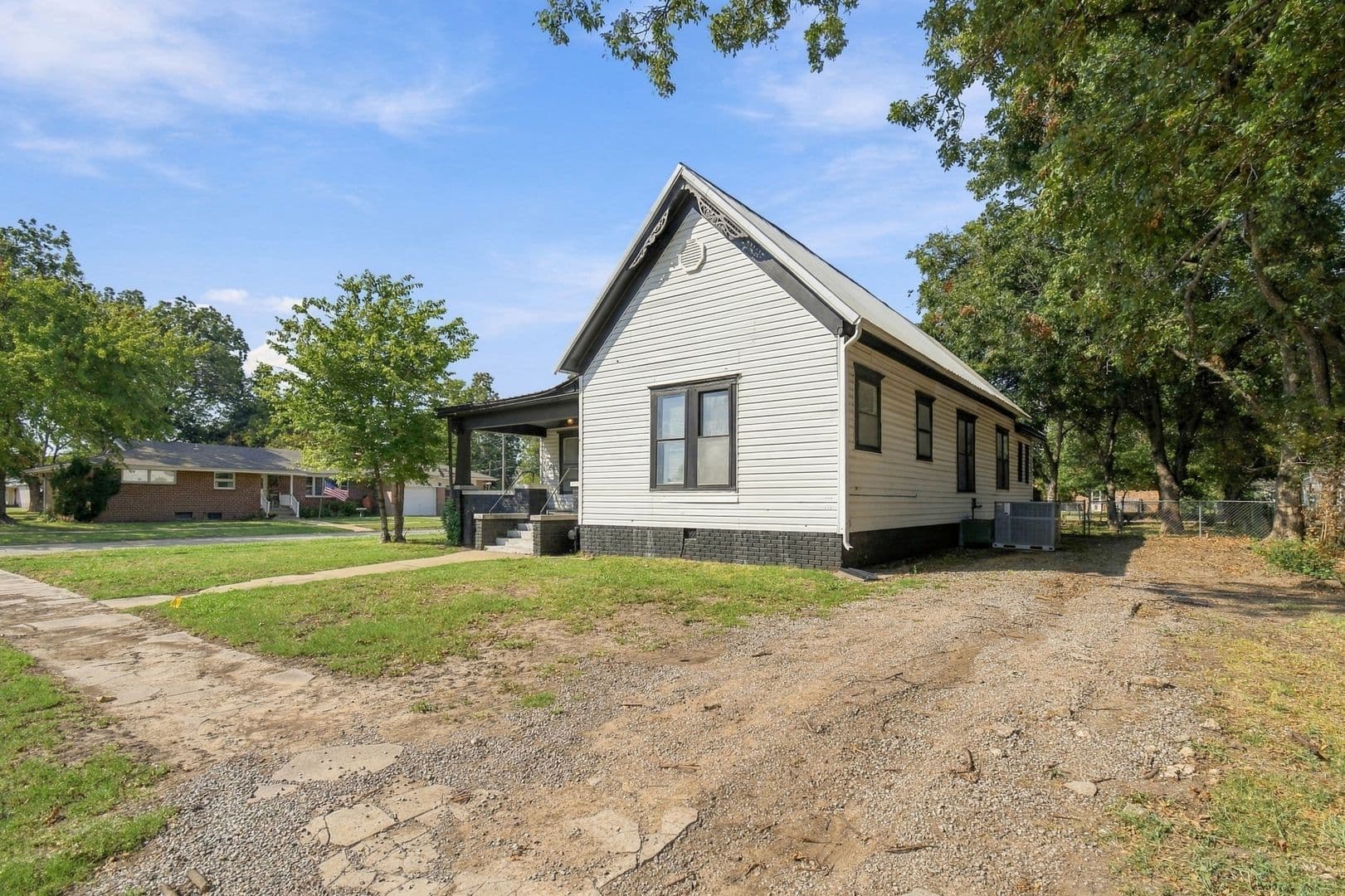 Pawhuska House: 403 E 6th St