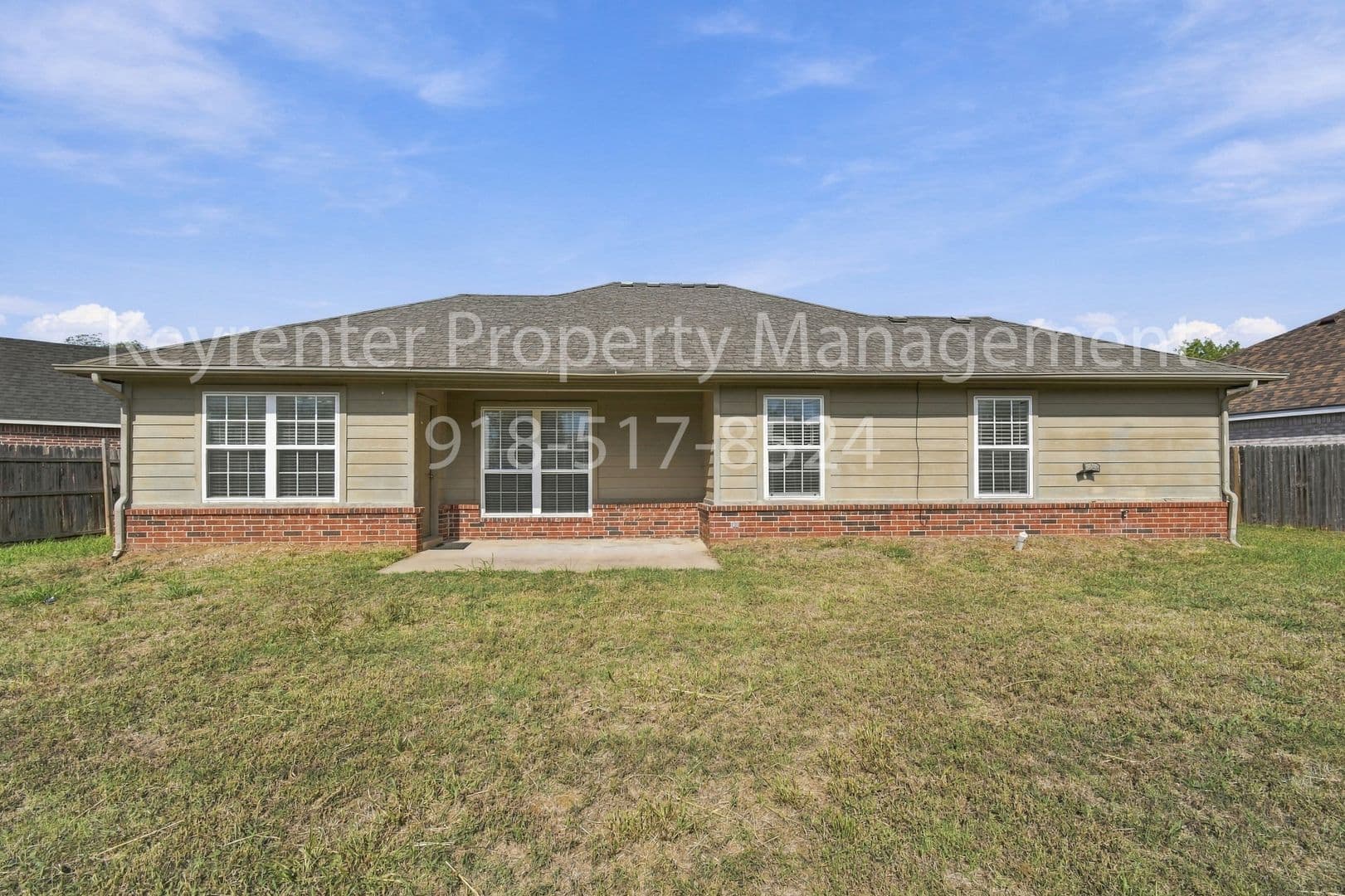 Collinsville House: 2121 W Oak St
