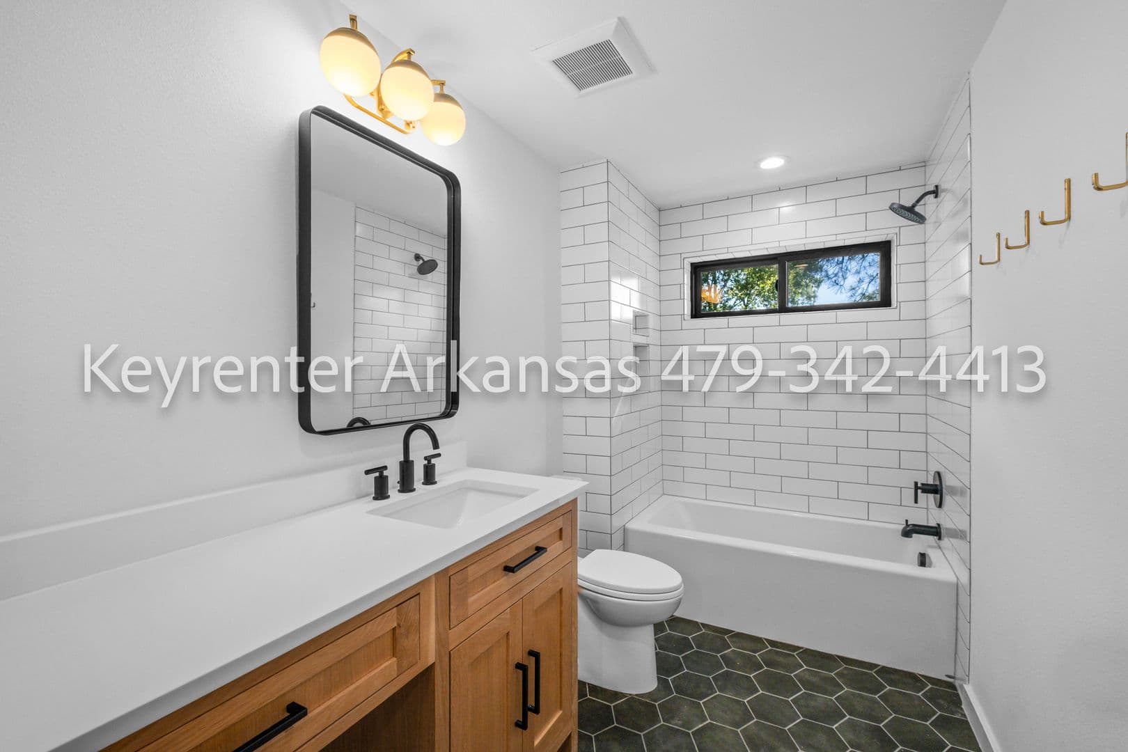 Fayetteville House: 4480 E Trough Spring Rd