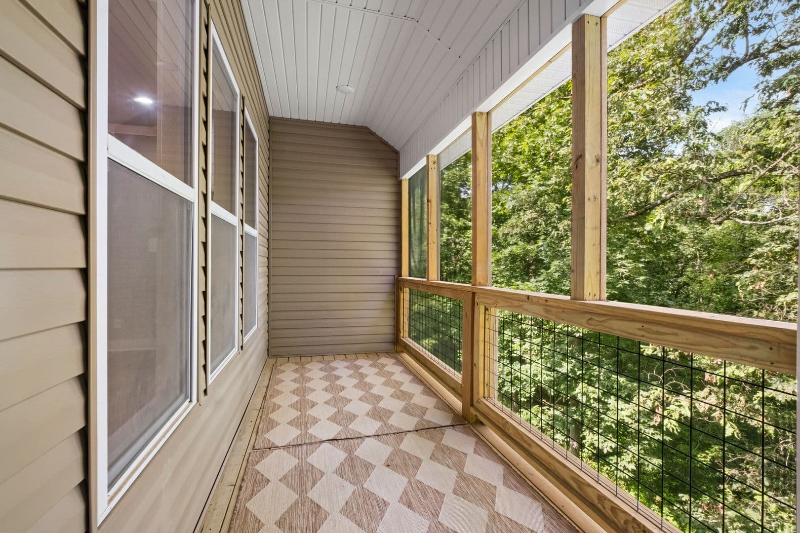 Bella Vista House: 14 Marionet Circle