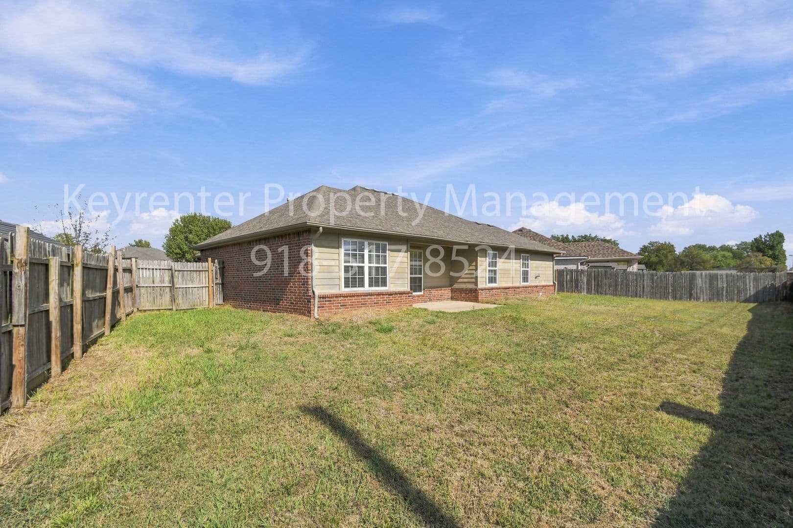 Collinsville House: 2121 W Oak St