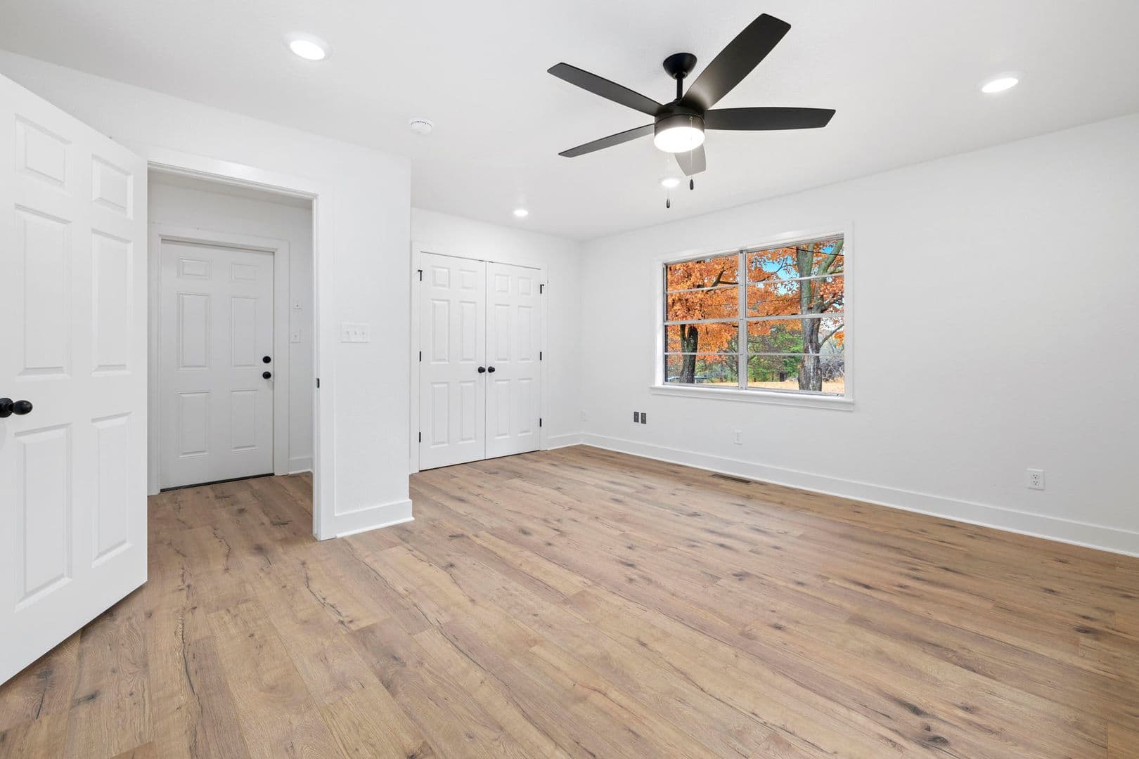 Fayetteville House: 2096 Box Ave