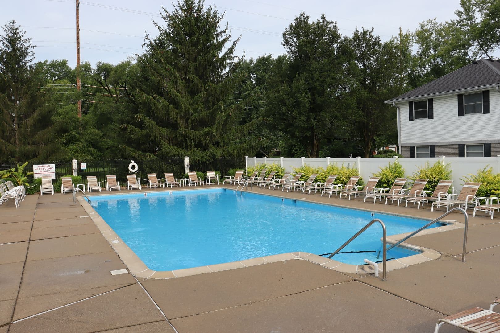 Indianapolis House: 8112 Glenwillow Ln Unit 205