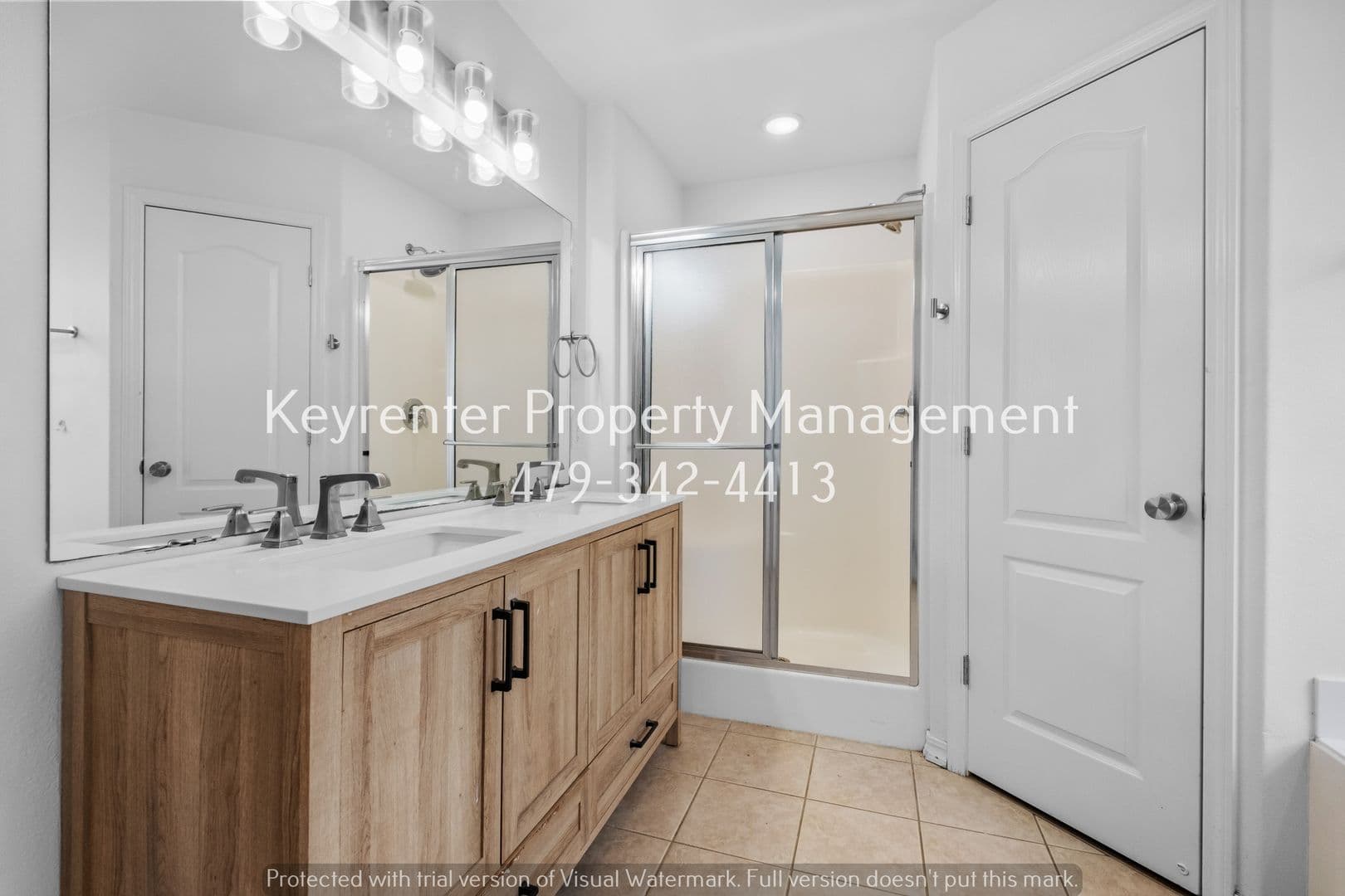 Bentonville House: 3703 Surrey Ave