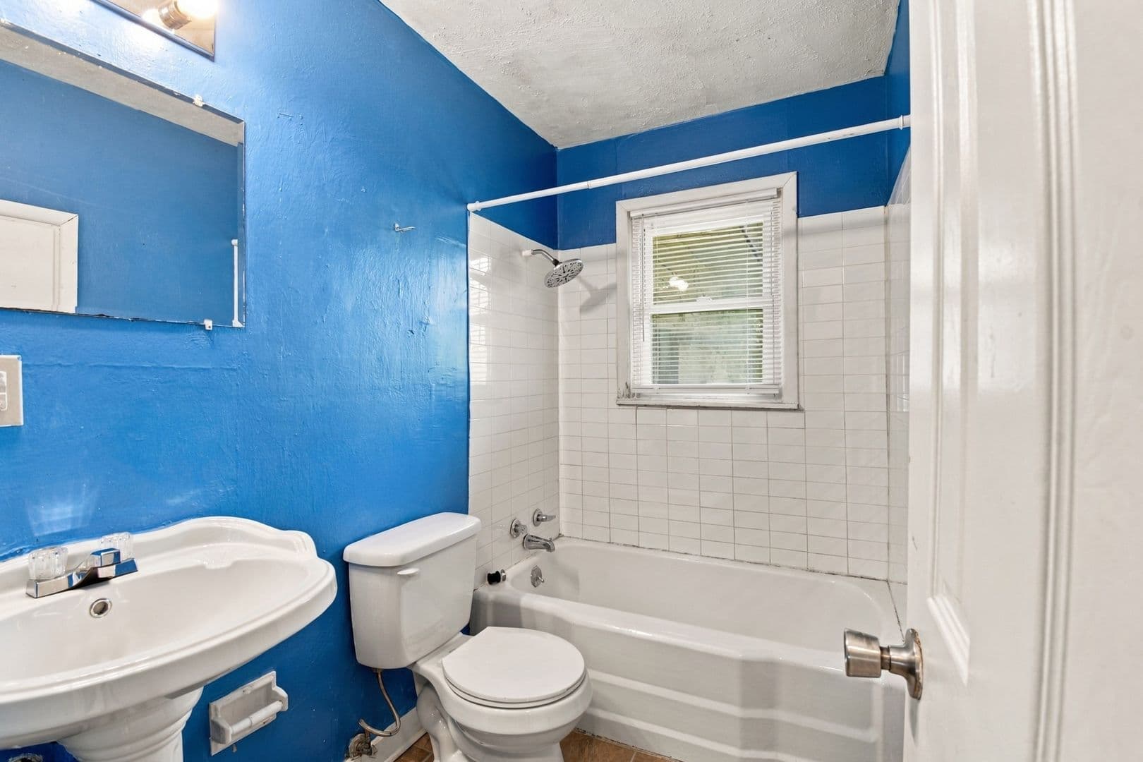 Bartlesville House: 504 SE Elmhurst Ave