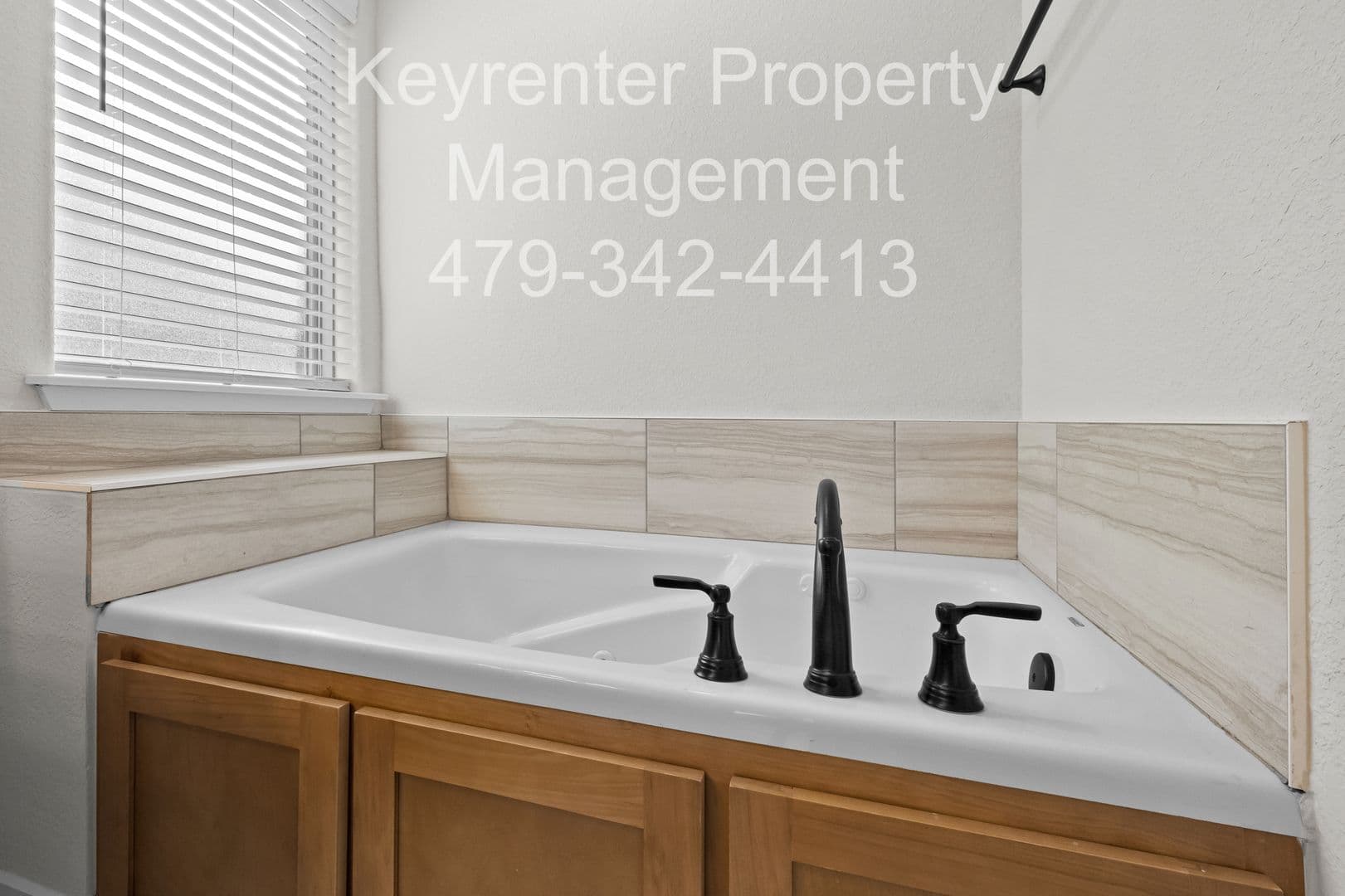 Fayetteville House: 4532 W Newton Ave