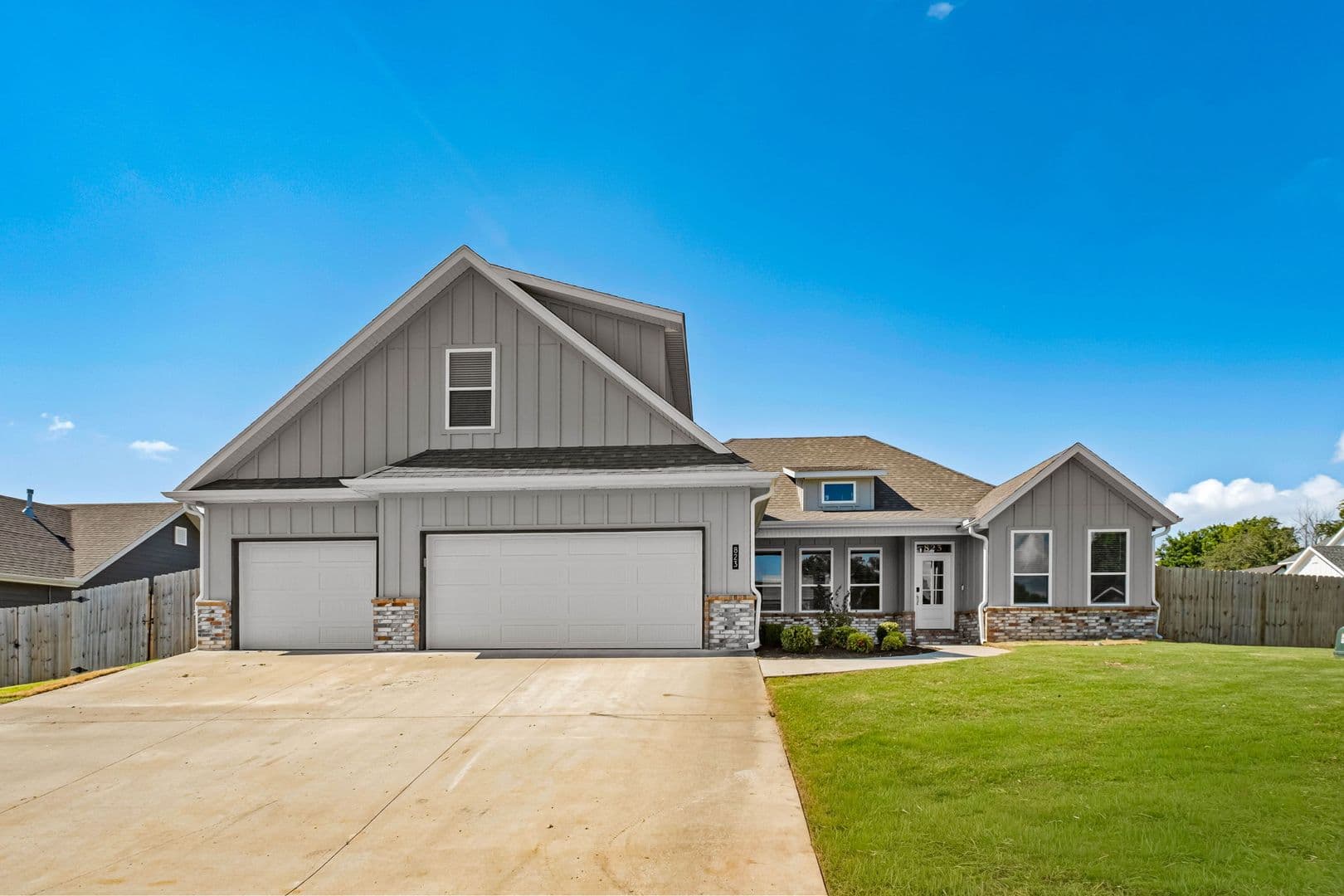 Prairie Grove House: 823 Mueller Way