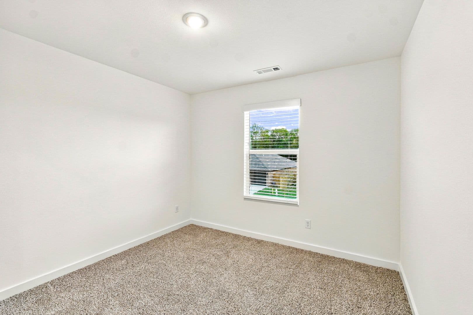 Fayetteville House: 612 S Neon Ave