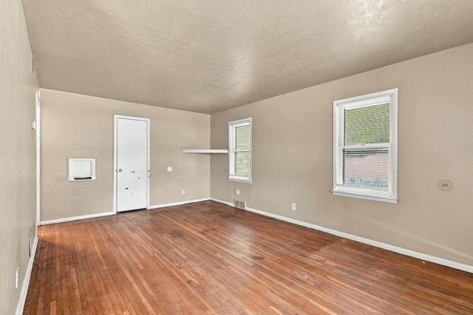 Bartlesville House: 504 SE Elmhurst Ave